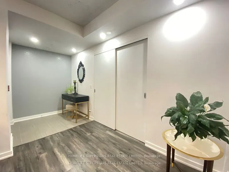 60 Niagara Street, #101