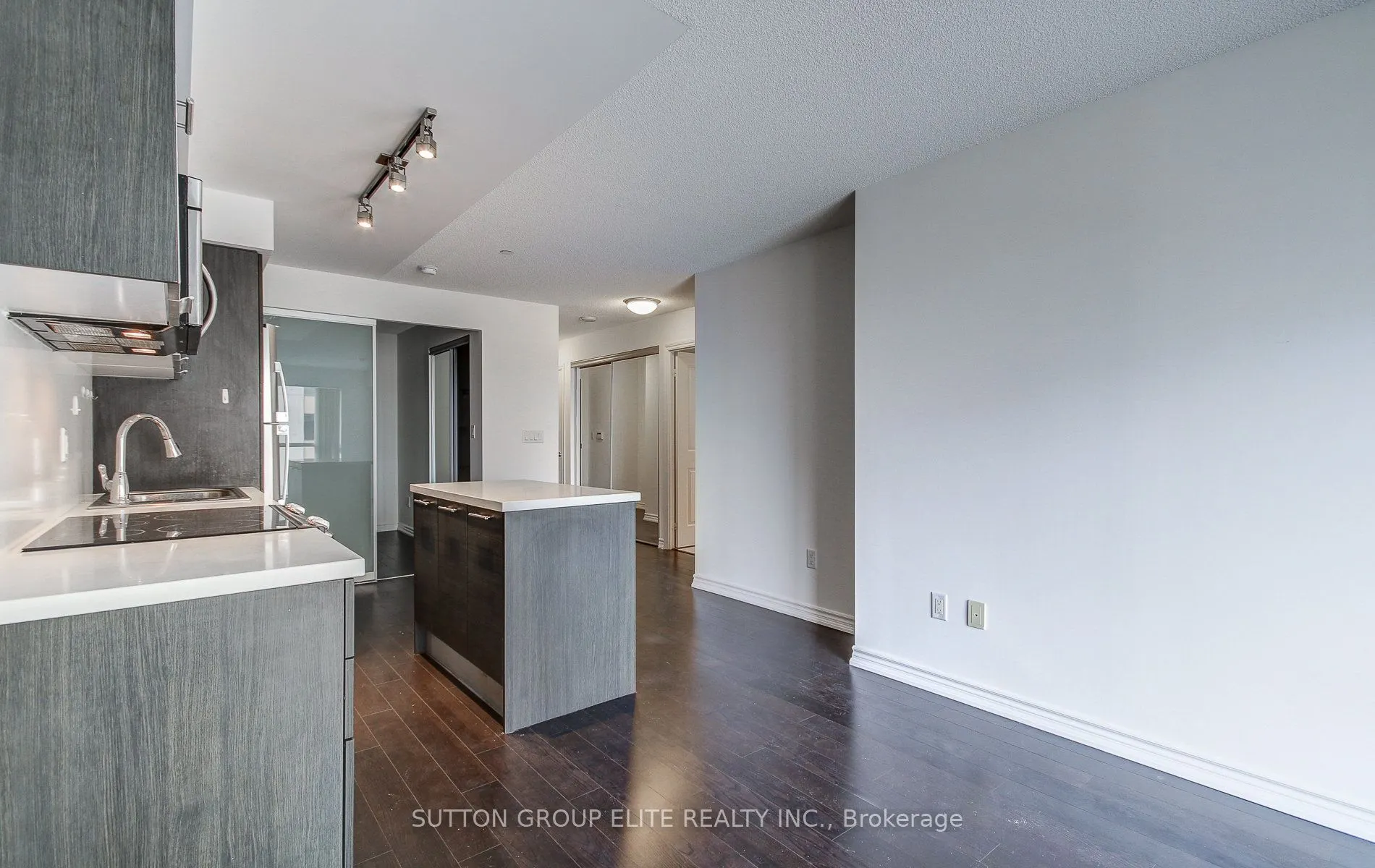386 Yonge Street, #604