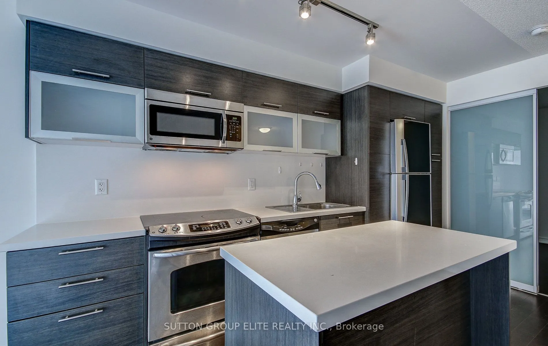 386 Yonge Street, #604