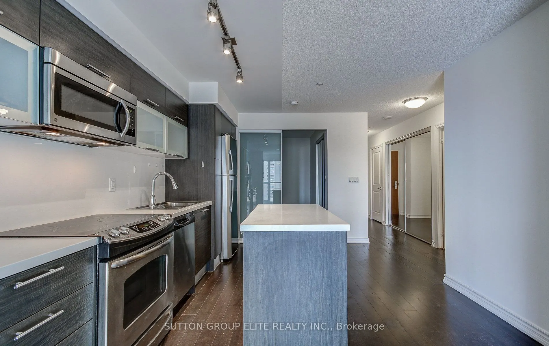386 Yonge Street, #604