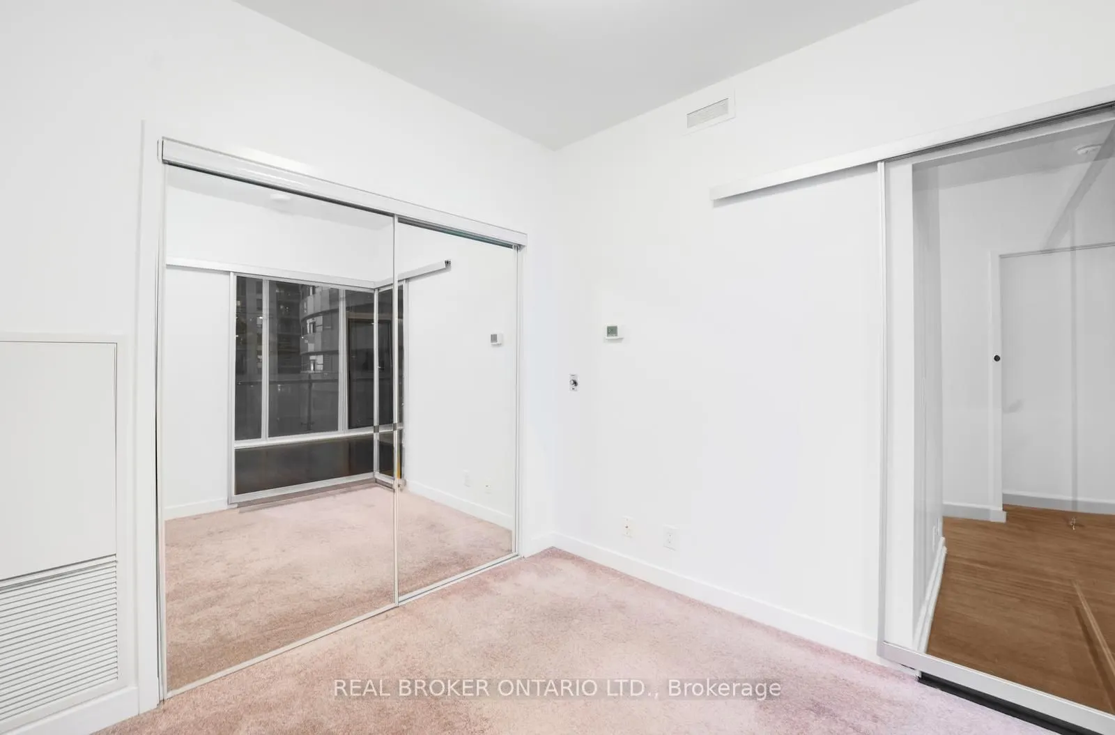 14 York Street, #1806