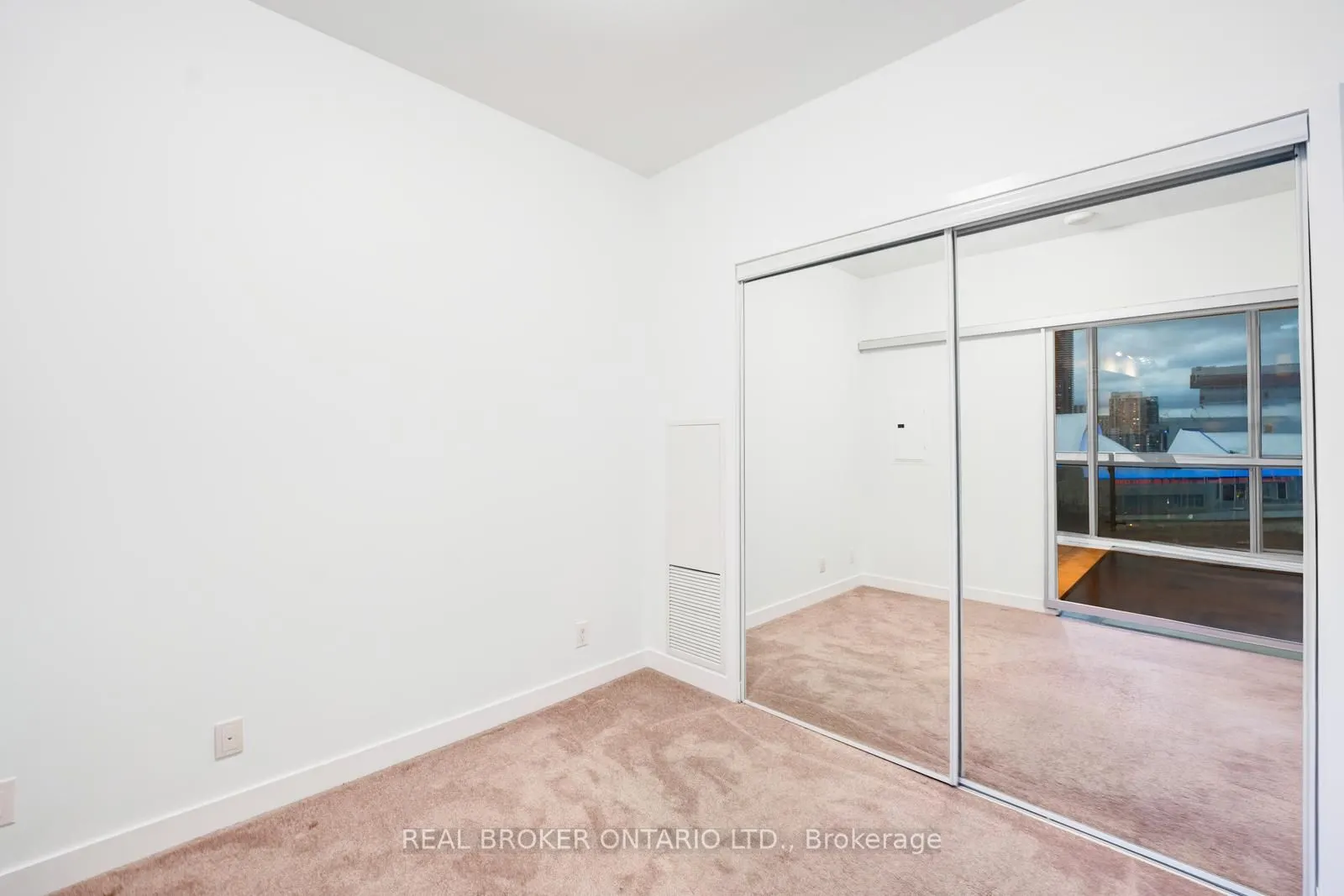 14 York Street, #1806