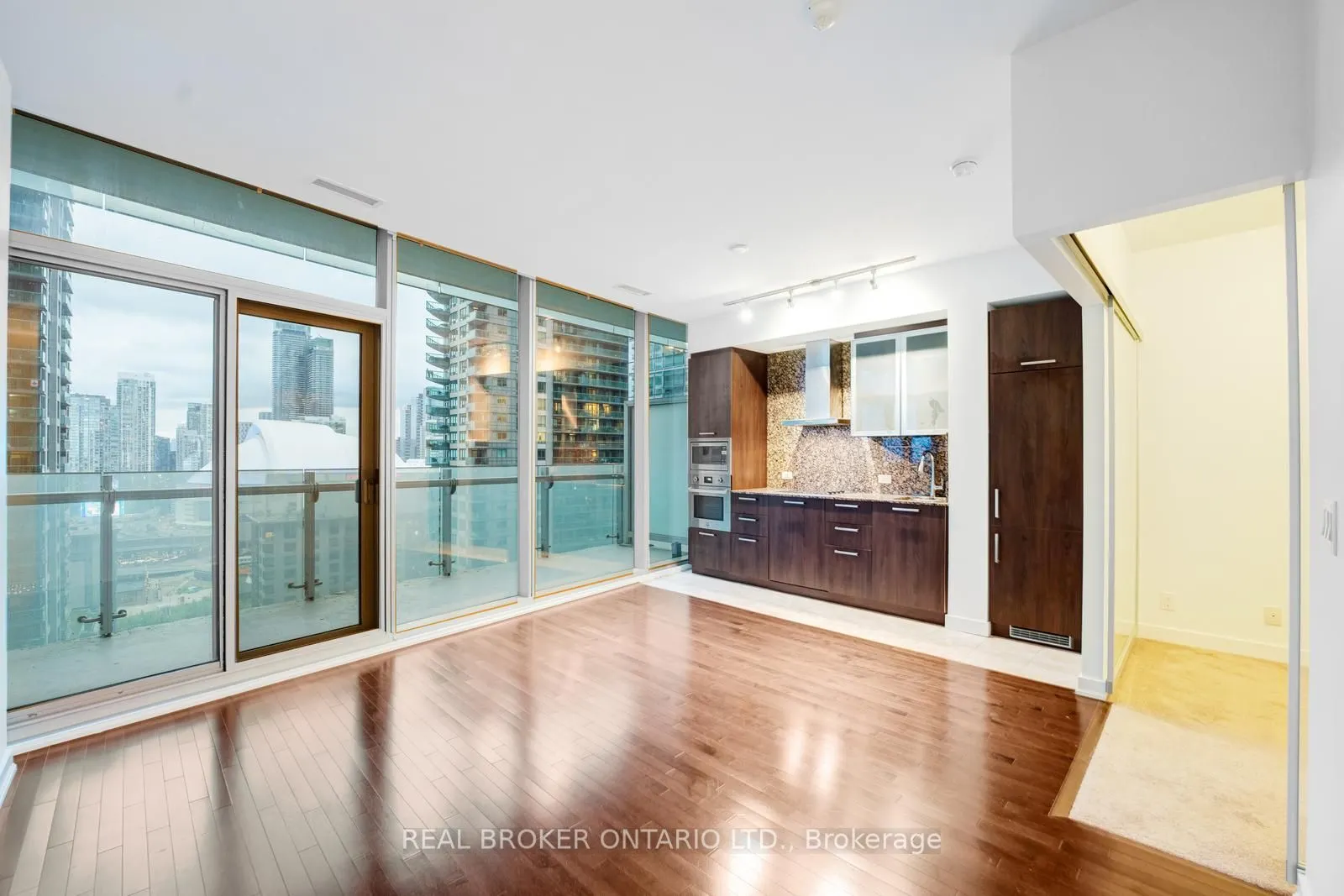 14 York Street, #1806