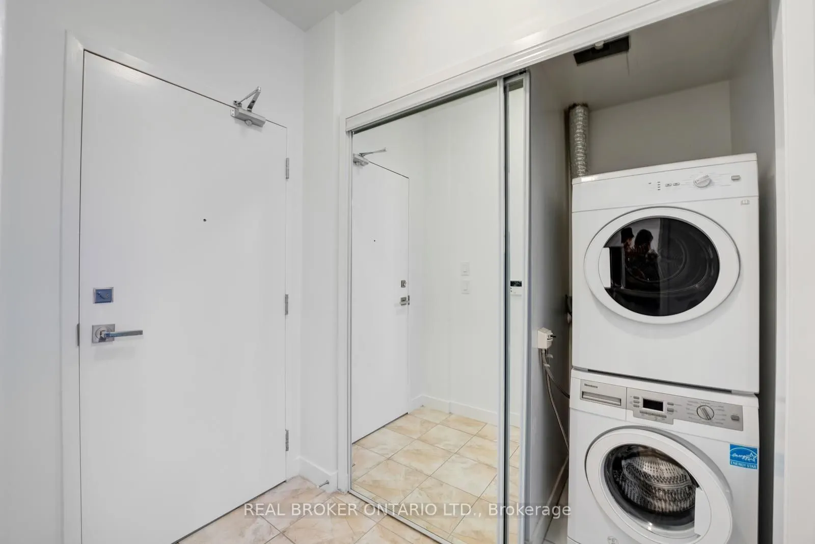 14 York Street, #1806