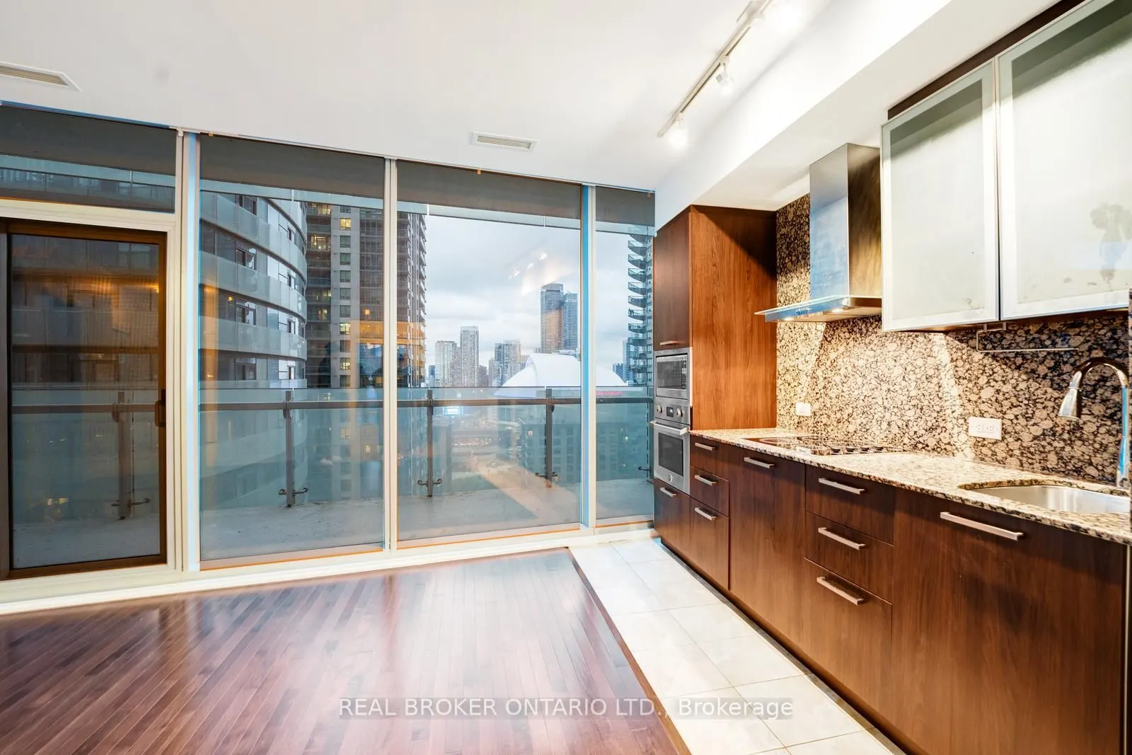 14 York Street, #1806