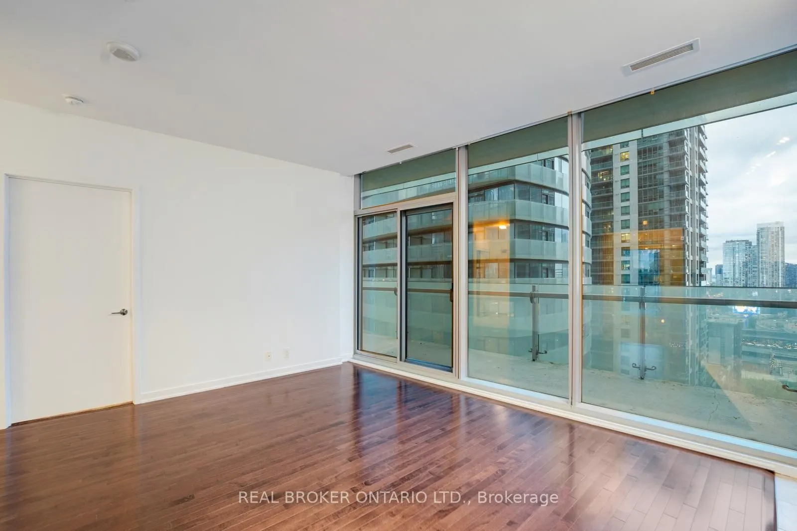 14 York Street, #1806