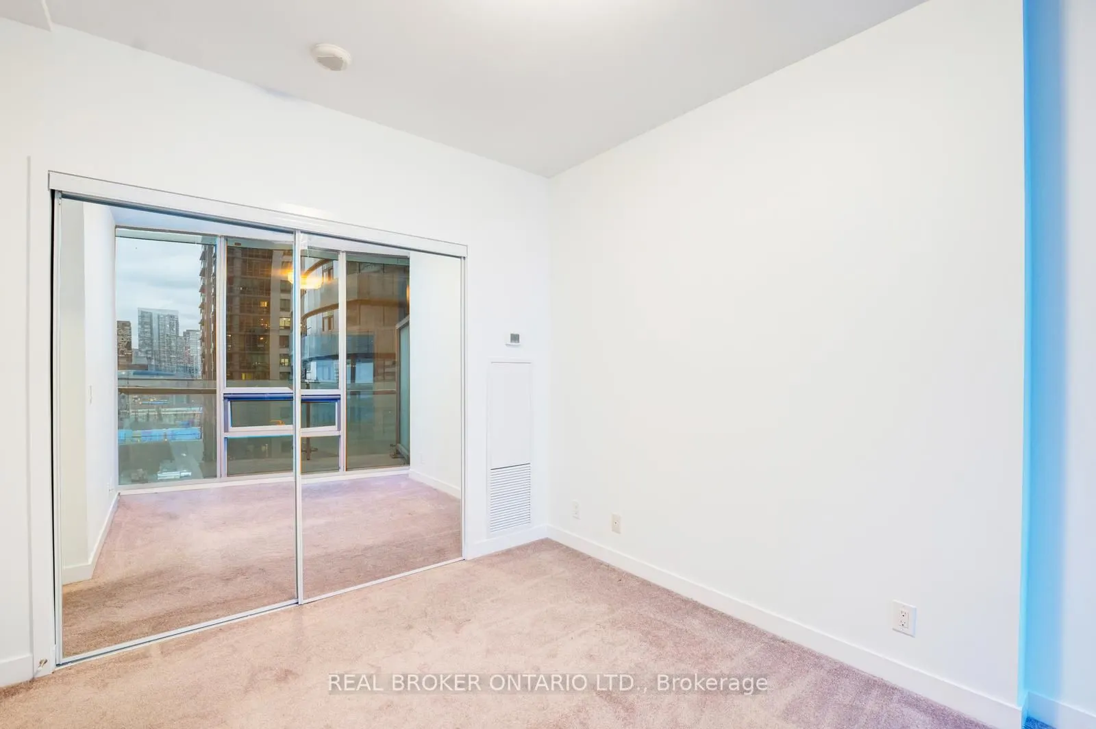 14 York Street, #1806