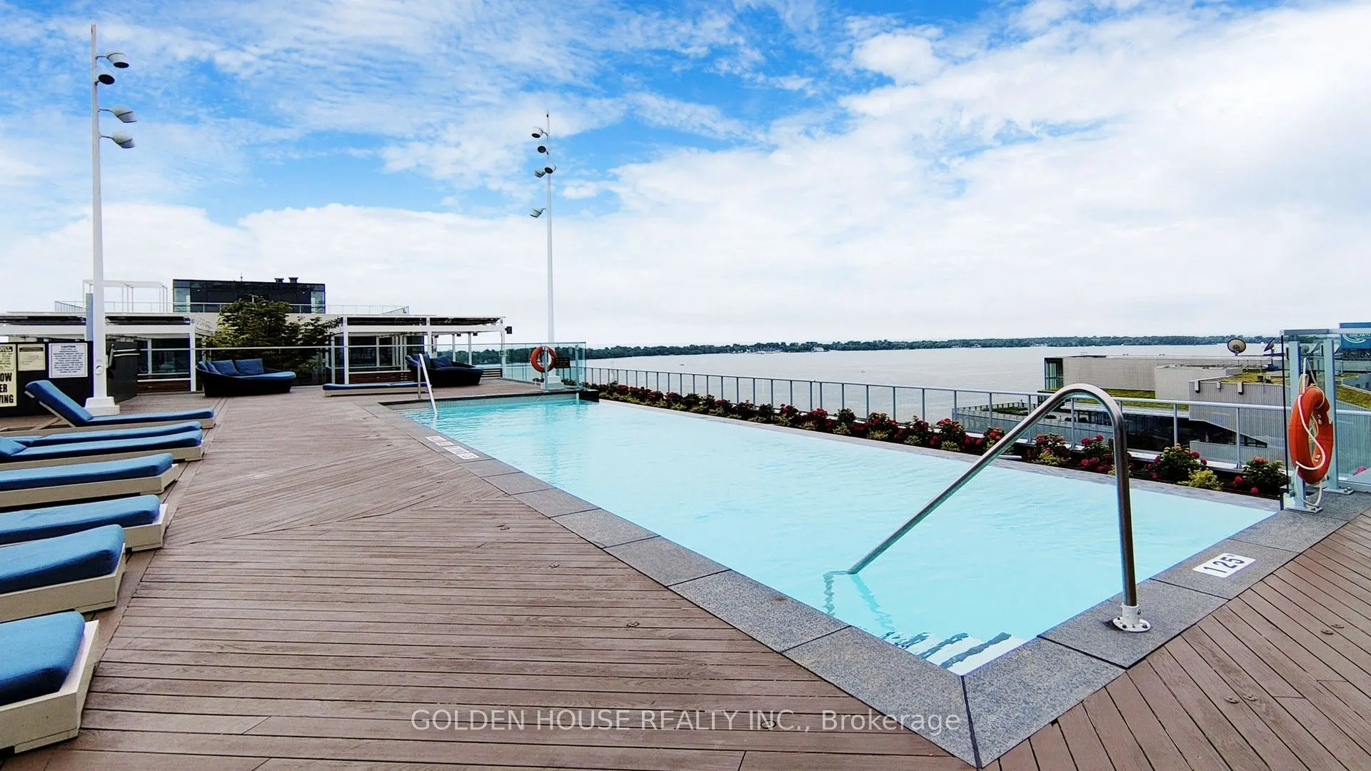 55 Merchants' Wharf, #524