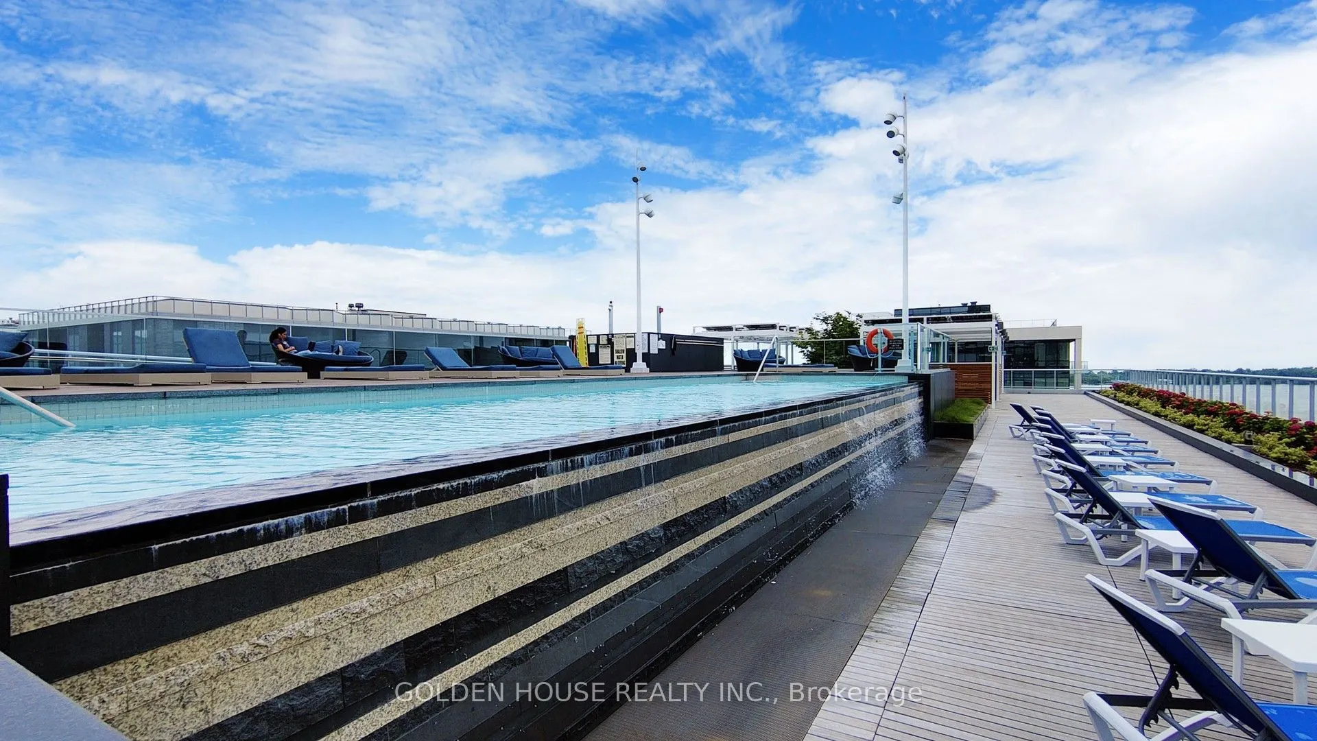 55 Merchants' Wharf, #524