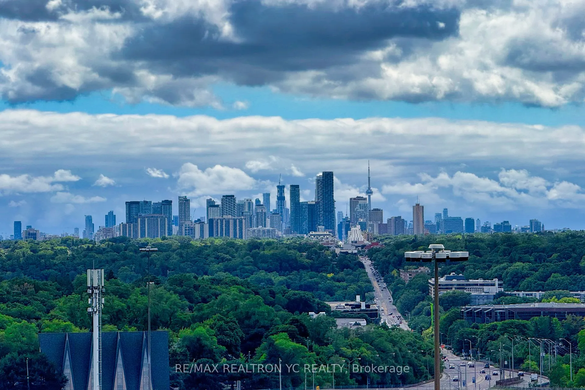 28 Harrison Garden Boulevard, #1605