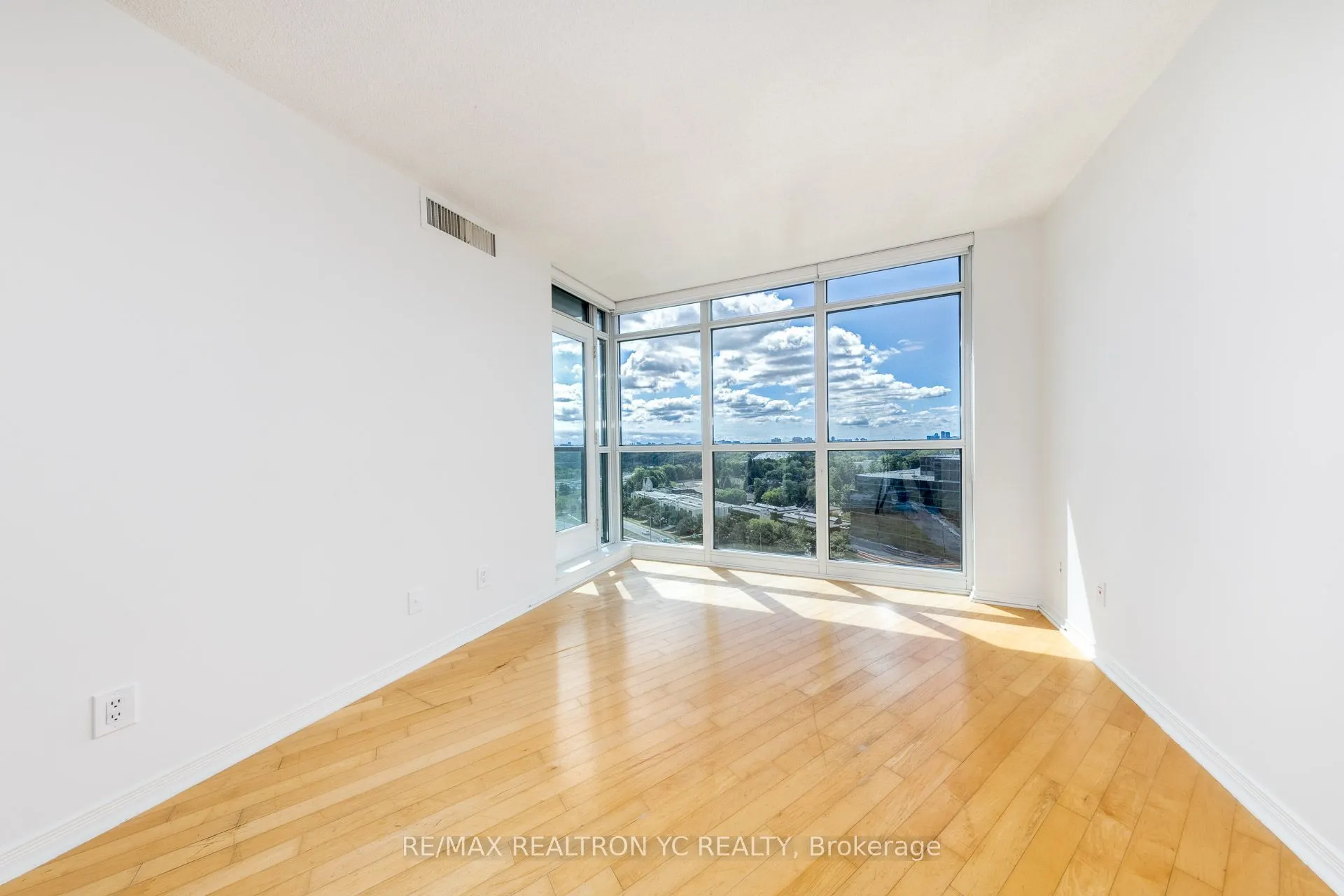 28 Harrison Garden Boulevard, #1605