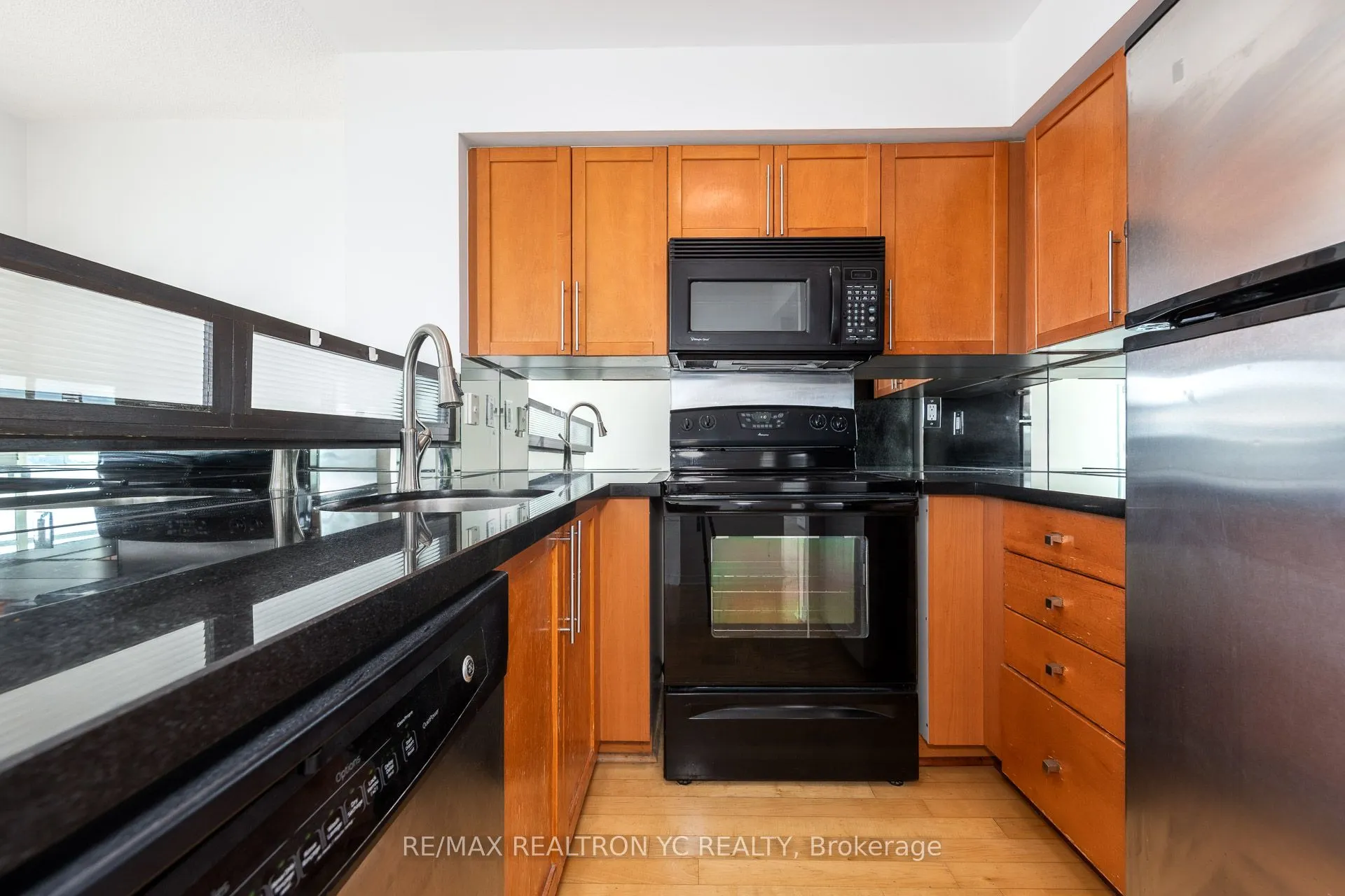 28 Harrison Garden Boulevard, #1605