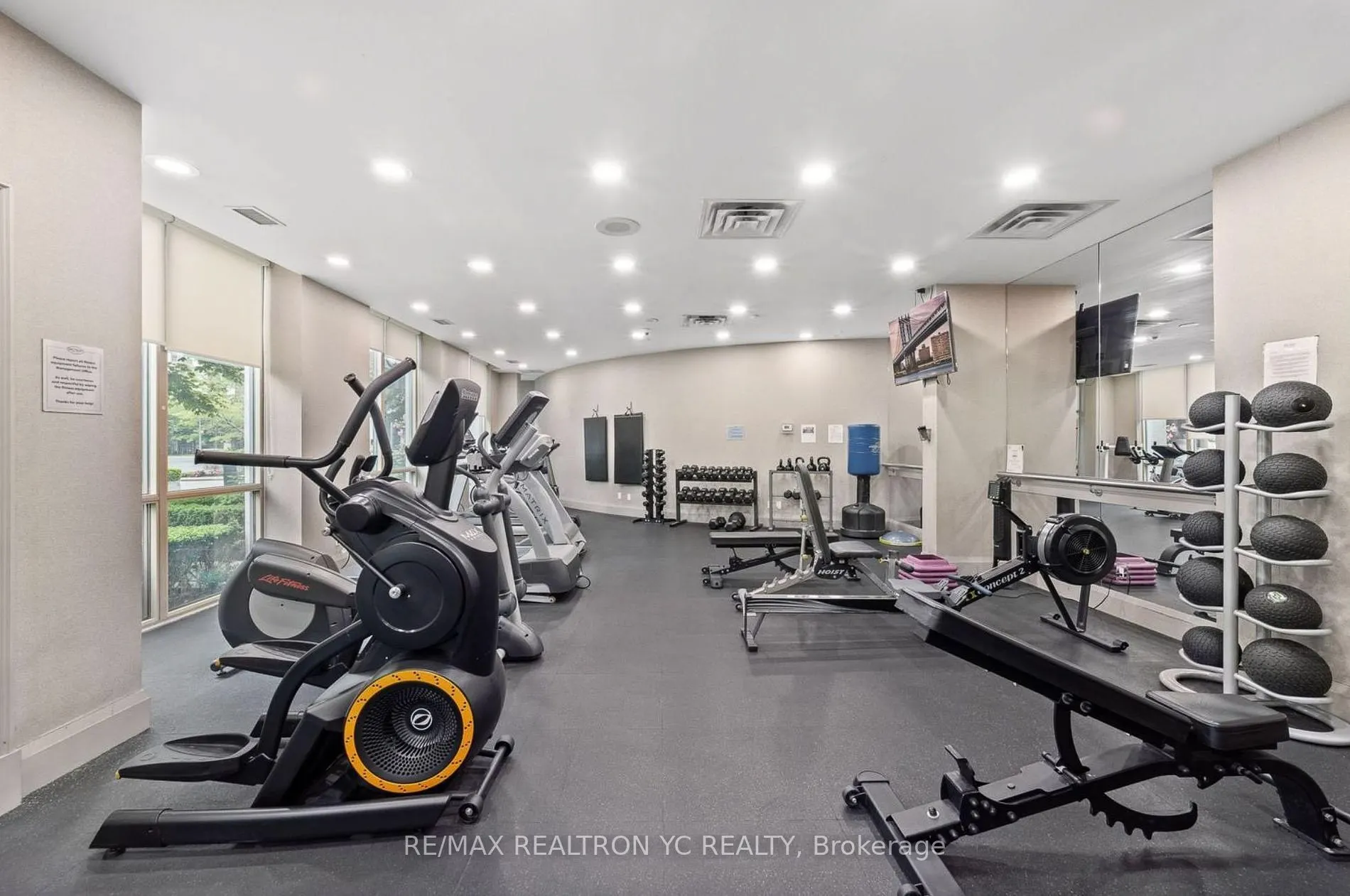 28 Harrison Garden Boulevard, #1605