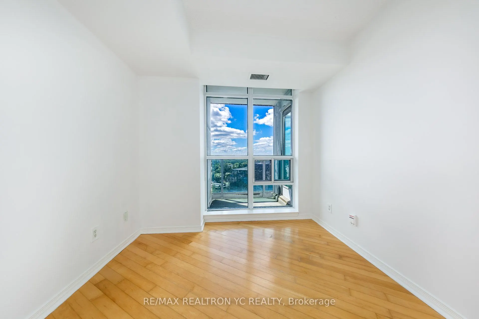 28 Harrison Garden Boulevard, #1605