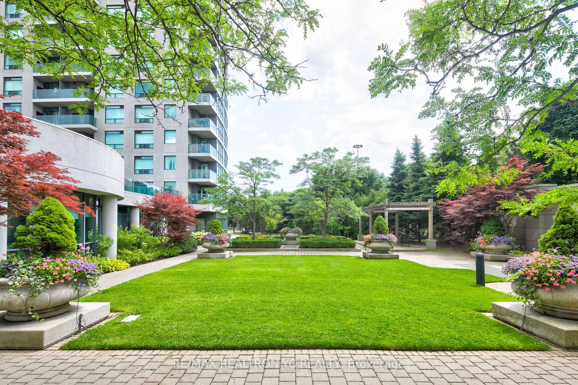 28 Harrison Garden Boulevard, #1605
