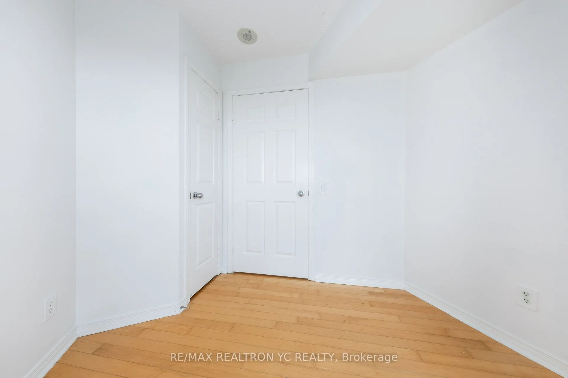 28 Harrison Garden Boulevard, #1605