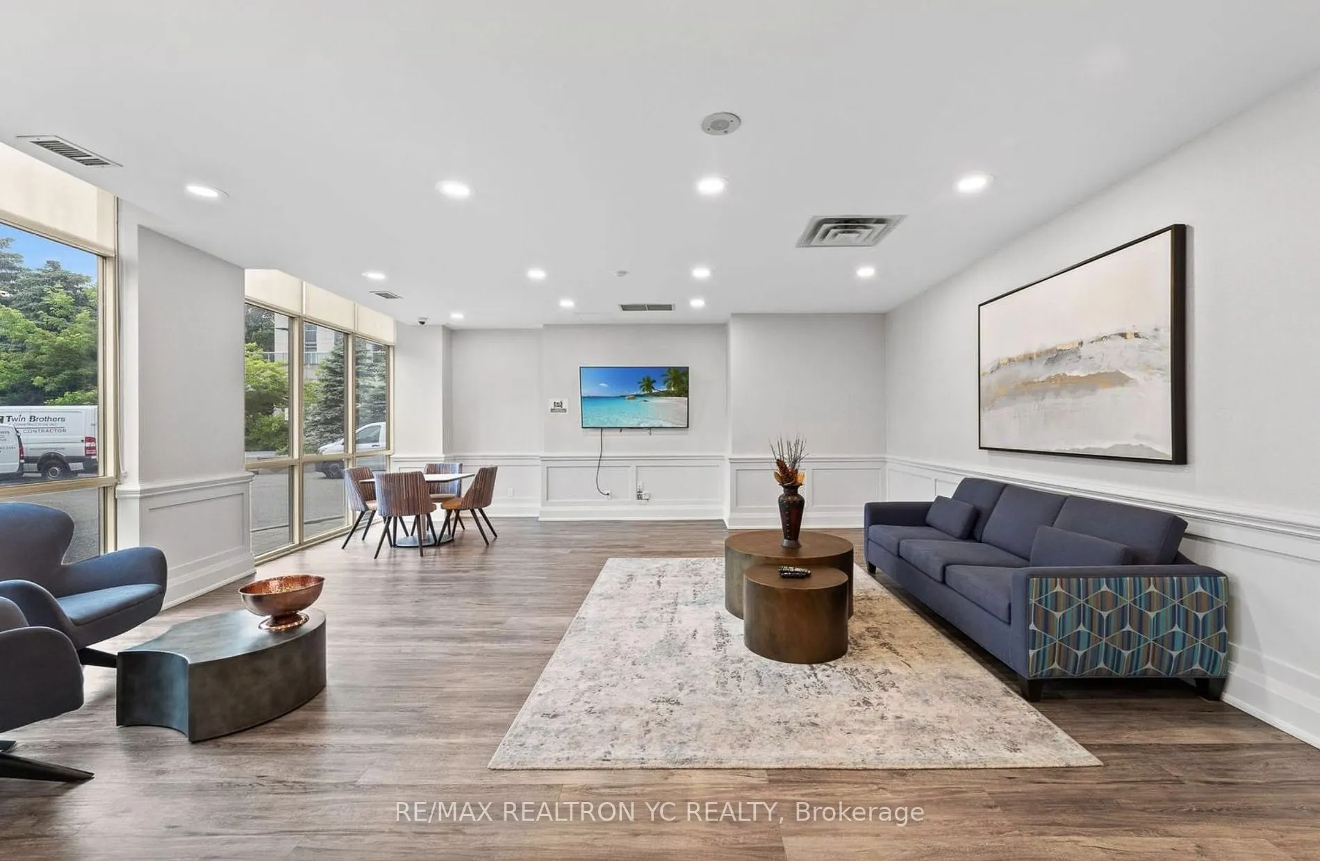 28 Harrison Garden Boulevard, #1605
