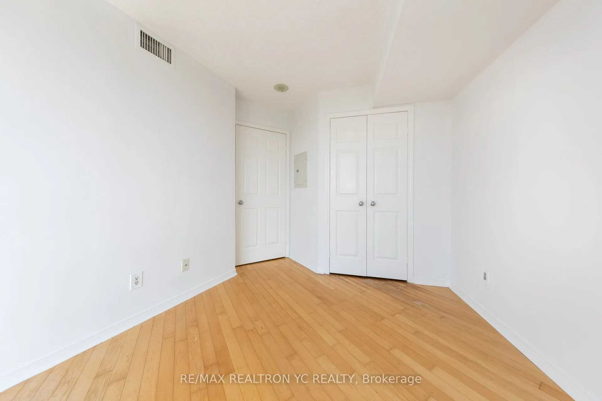 28 Harrison Garden Boulevard, #1605