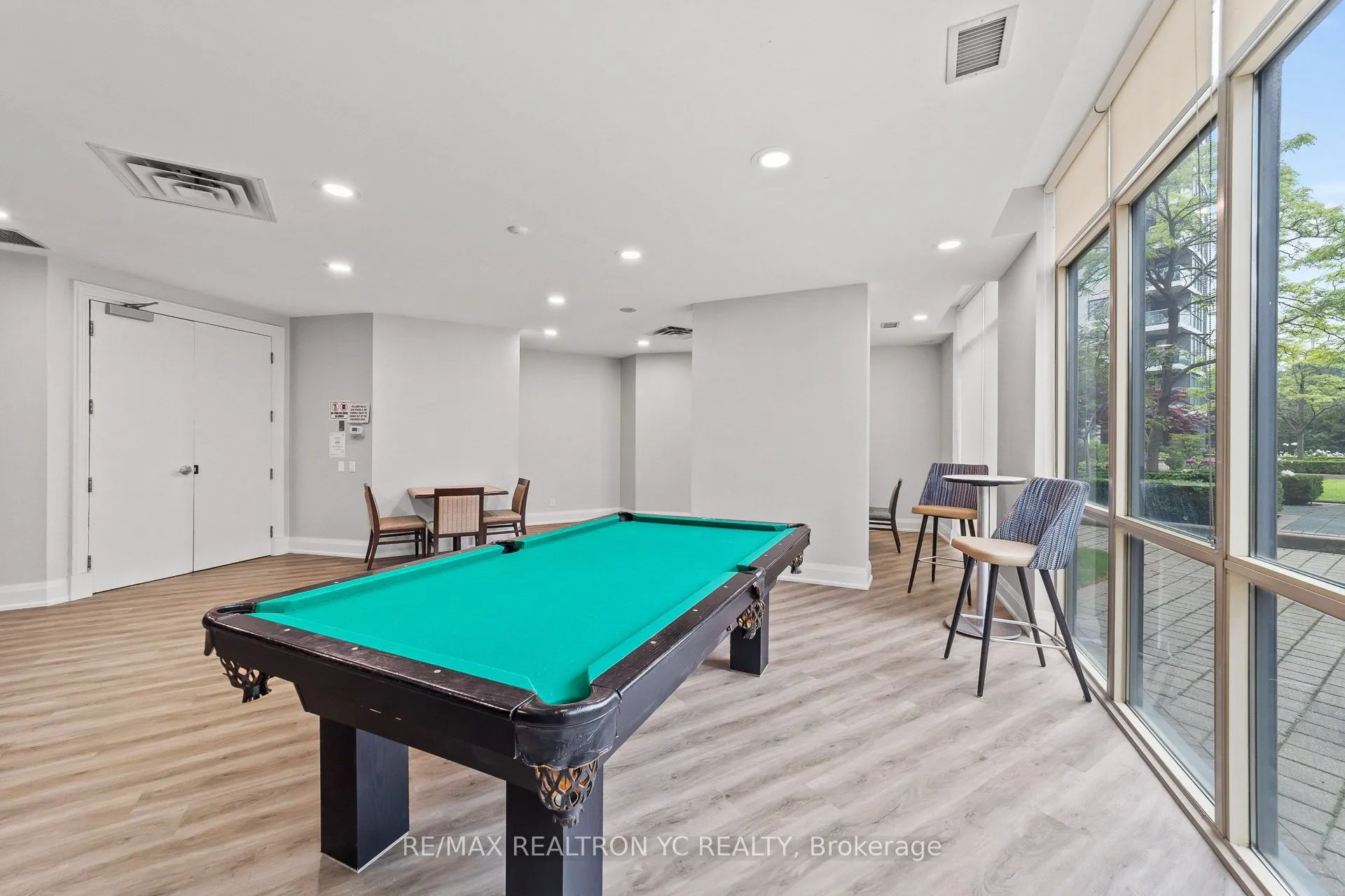 28 Harrison Garden Boulevard, #1605
