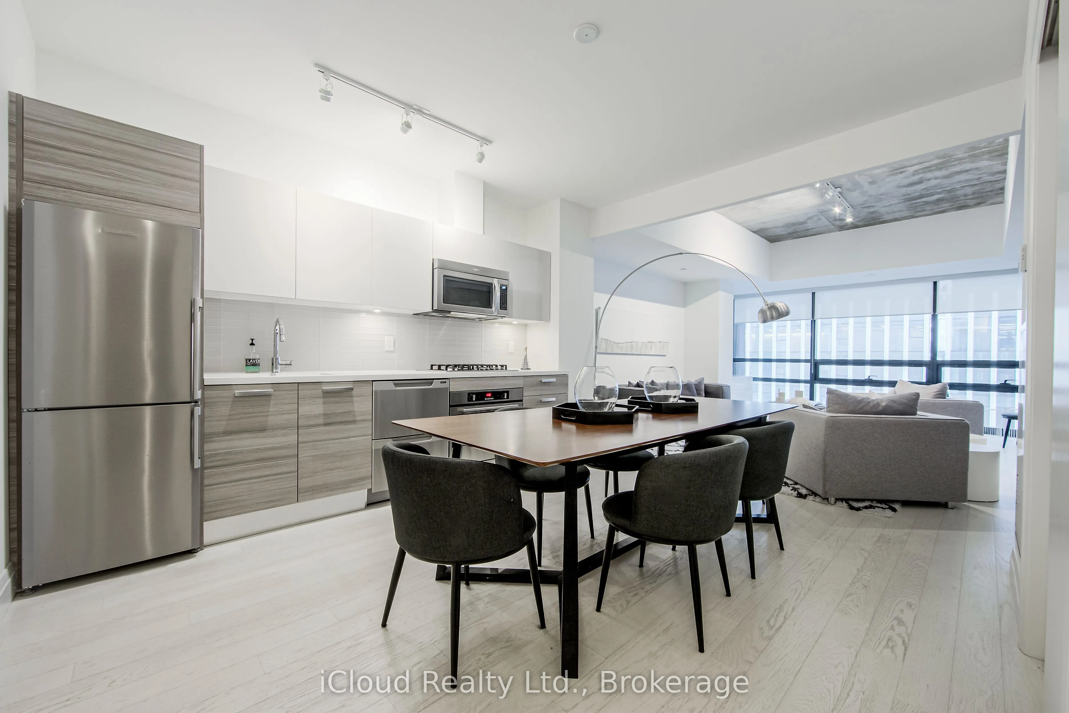 224 King Street W, #501