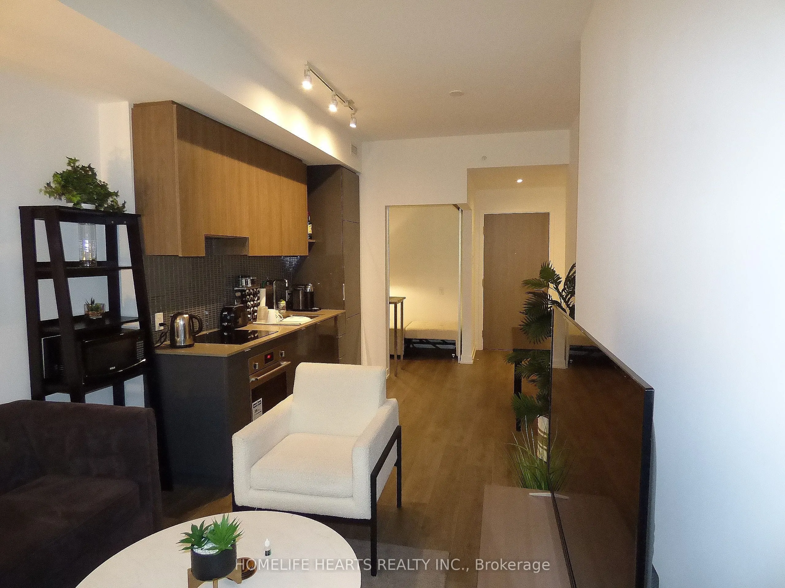 161 Roehampton Avenue, #205