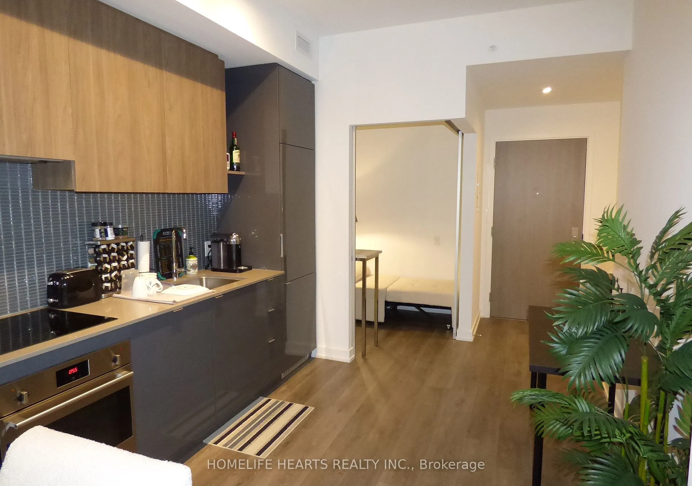161 Roehampton Avenue, #205