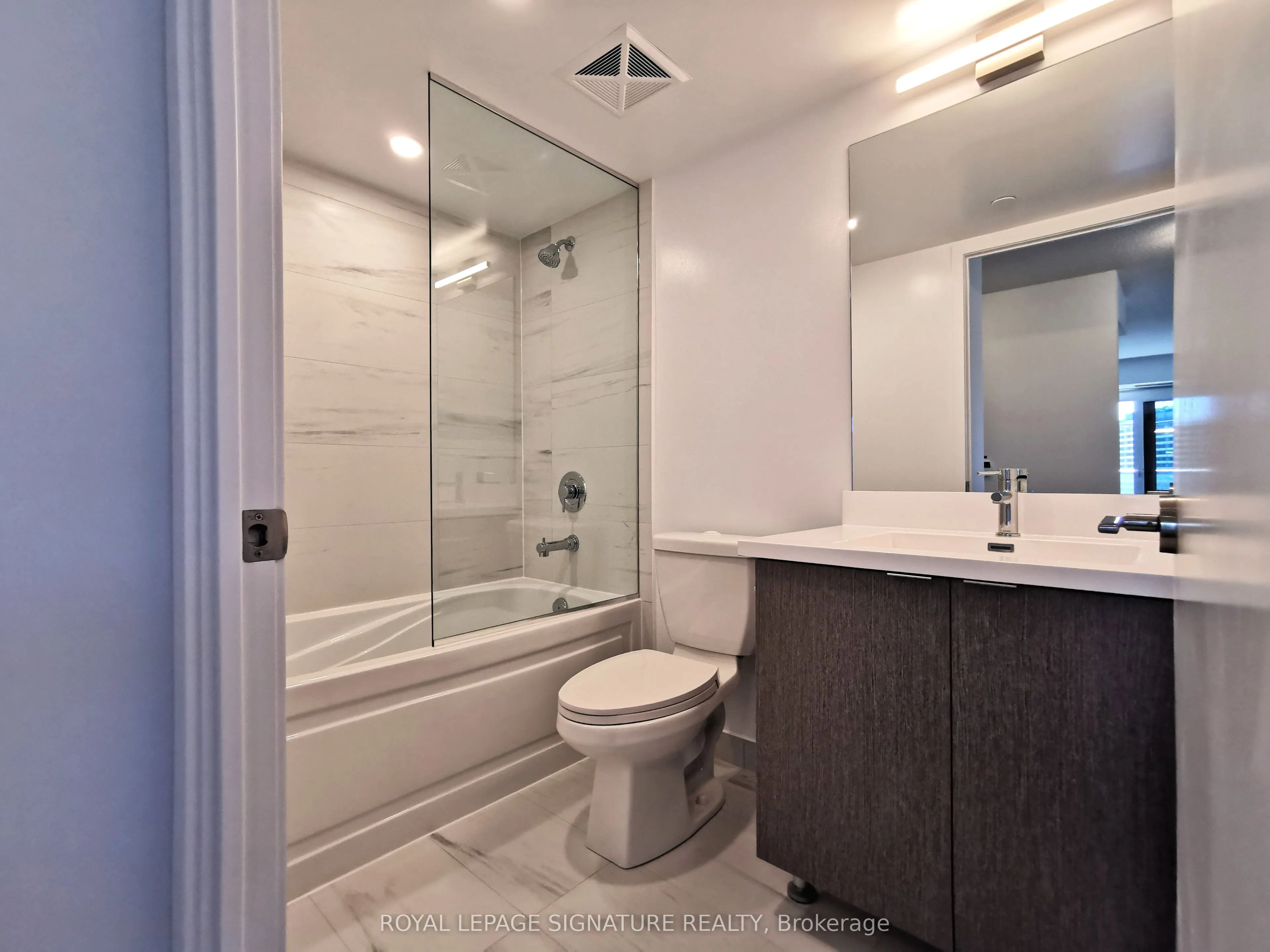 219 Dundas Street E, #812