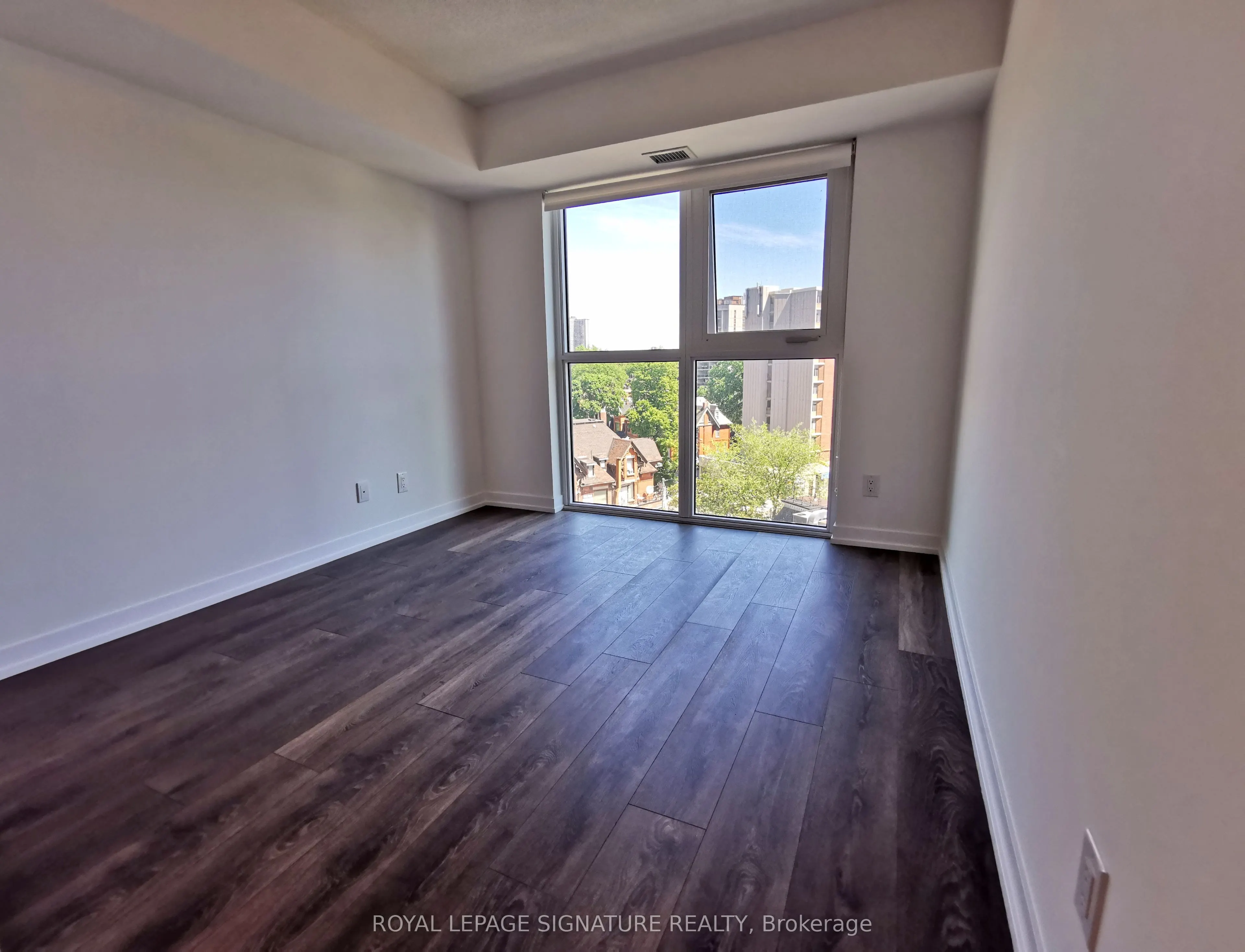 219 Dundas Street E, #812