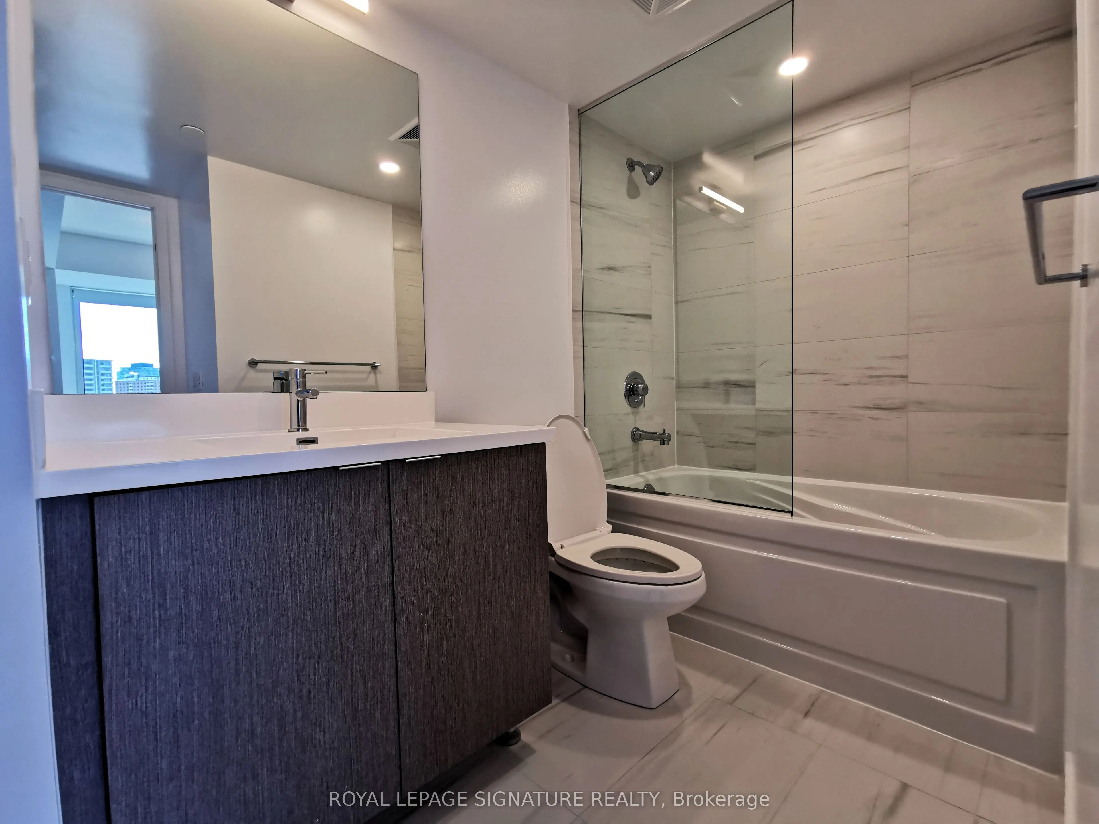 219 Dundas Street E, #812