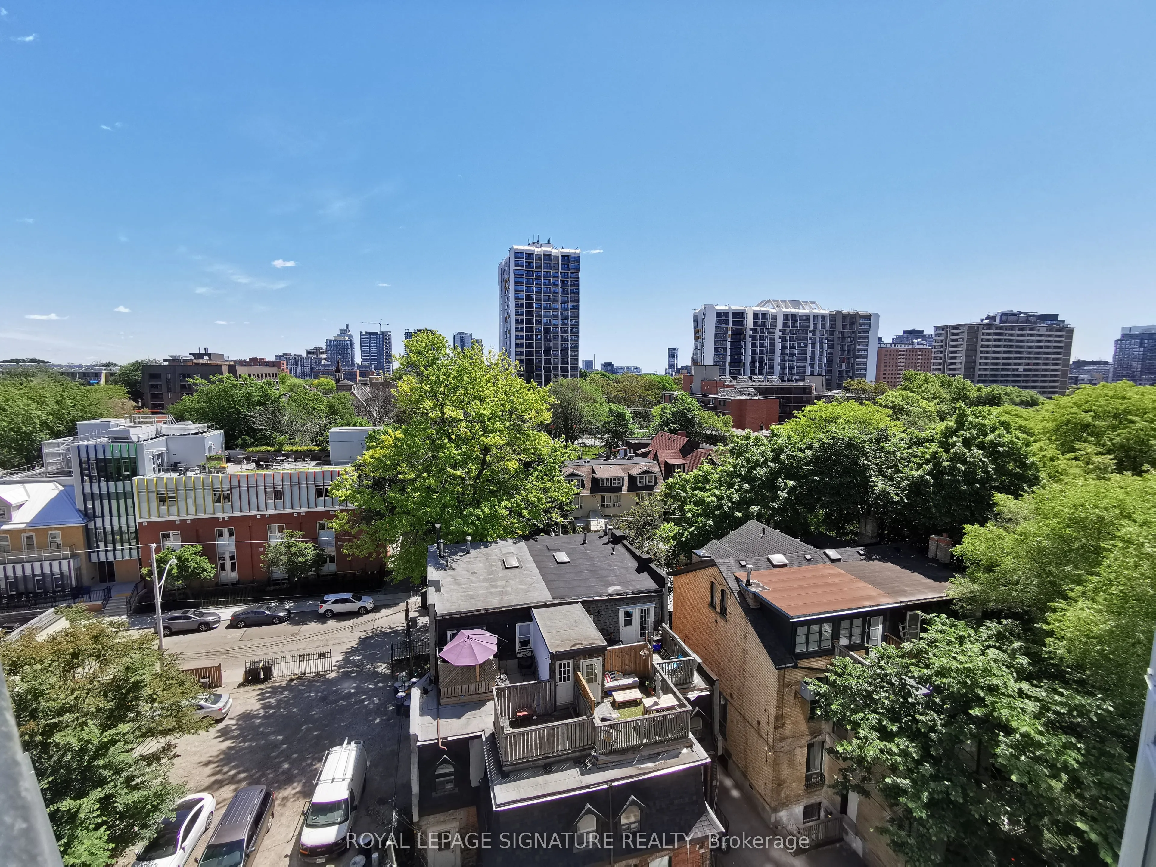 219 Dundas Street E, #812