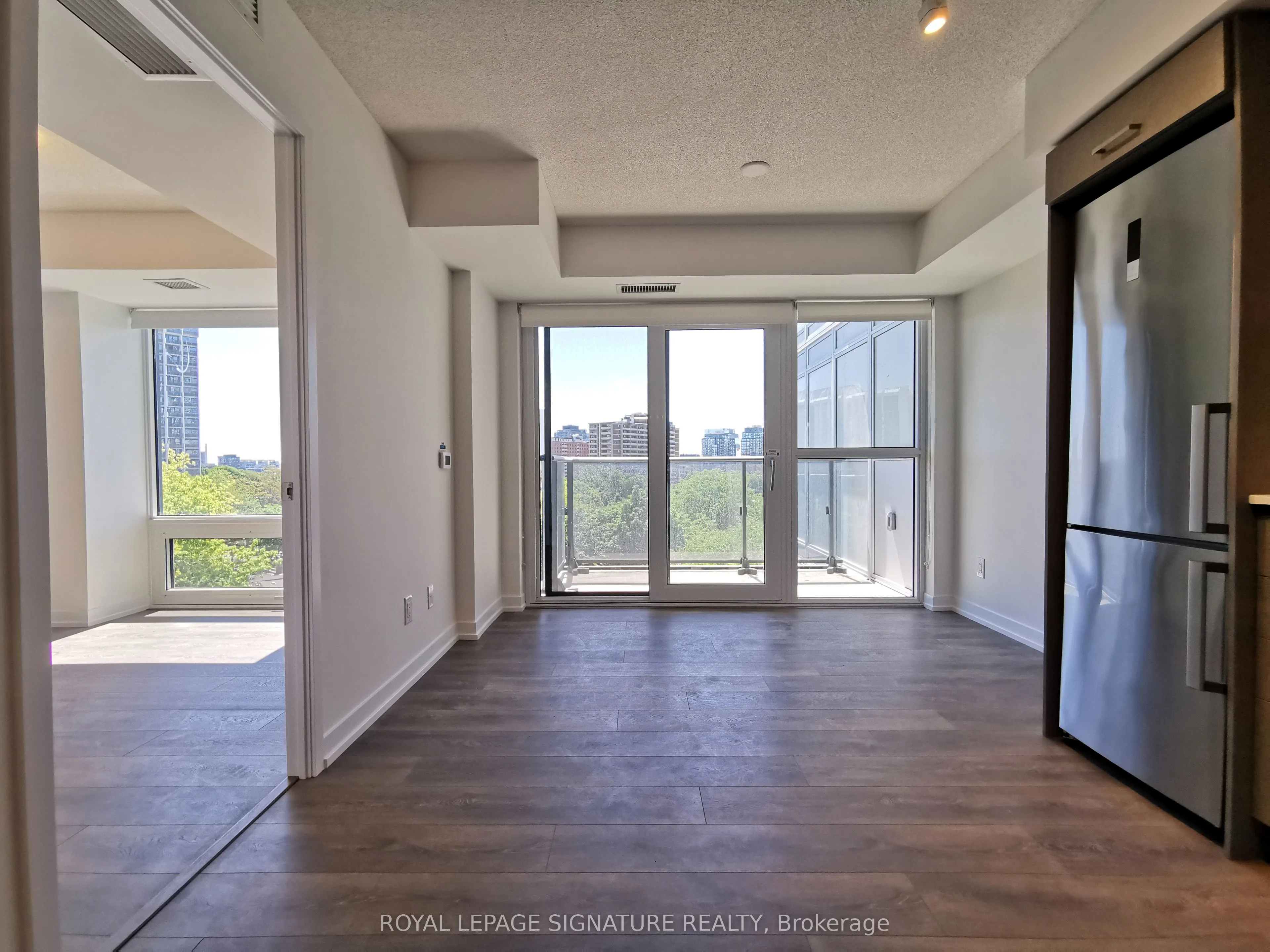 219 Dundas Street E, #812
