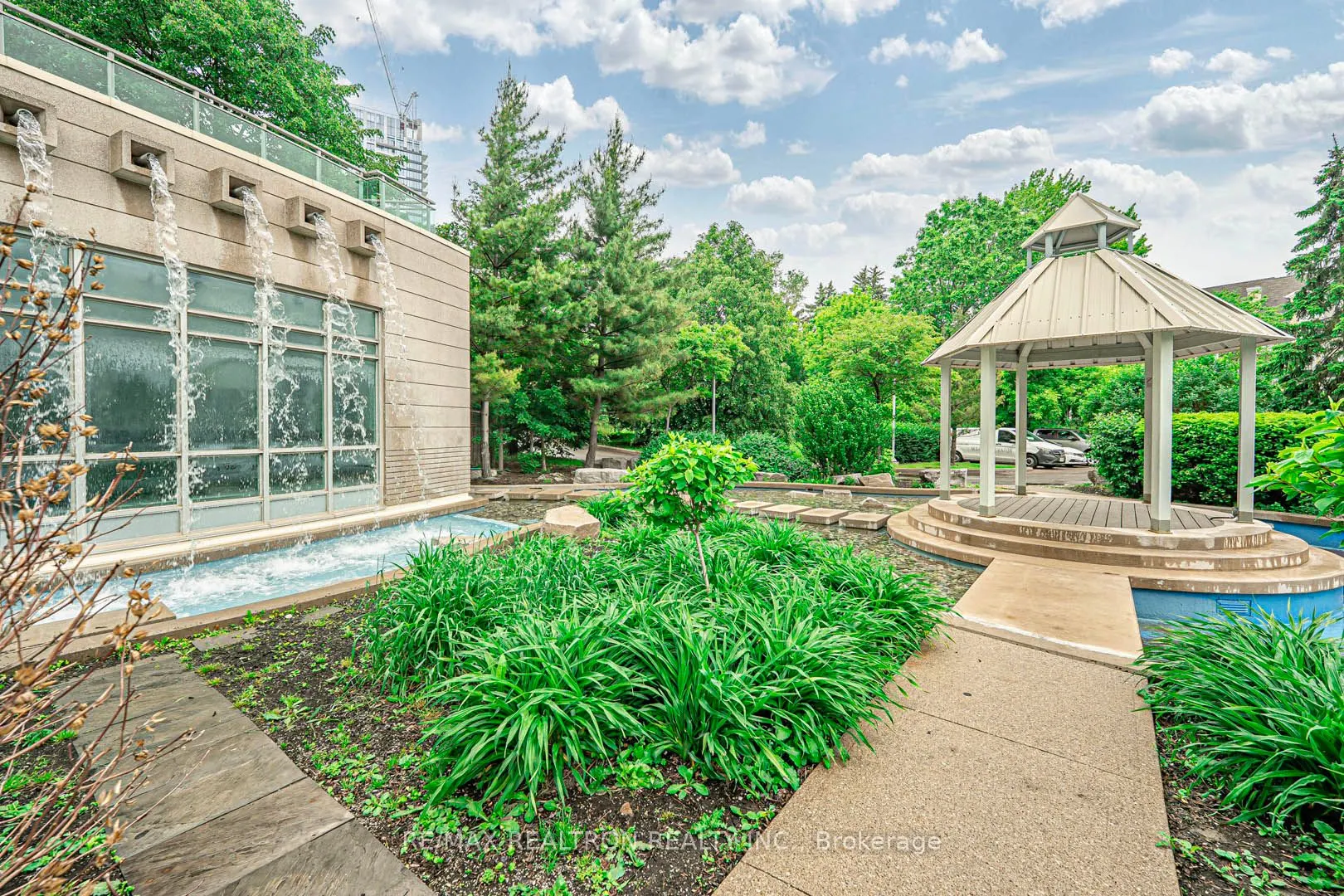60 Byng Avenue, #811