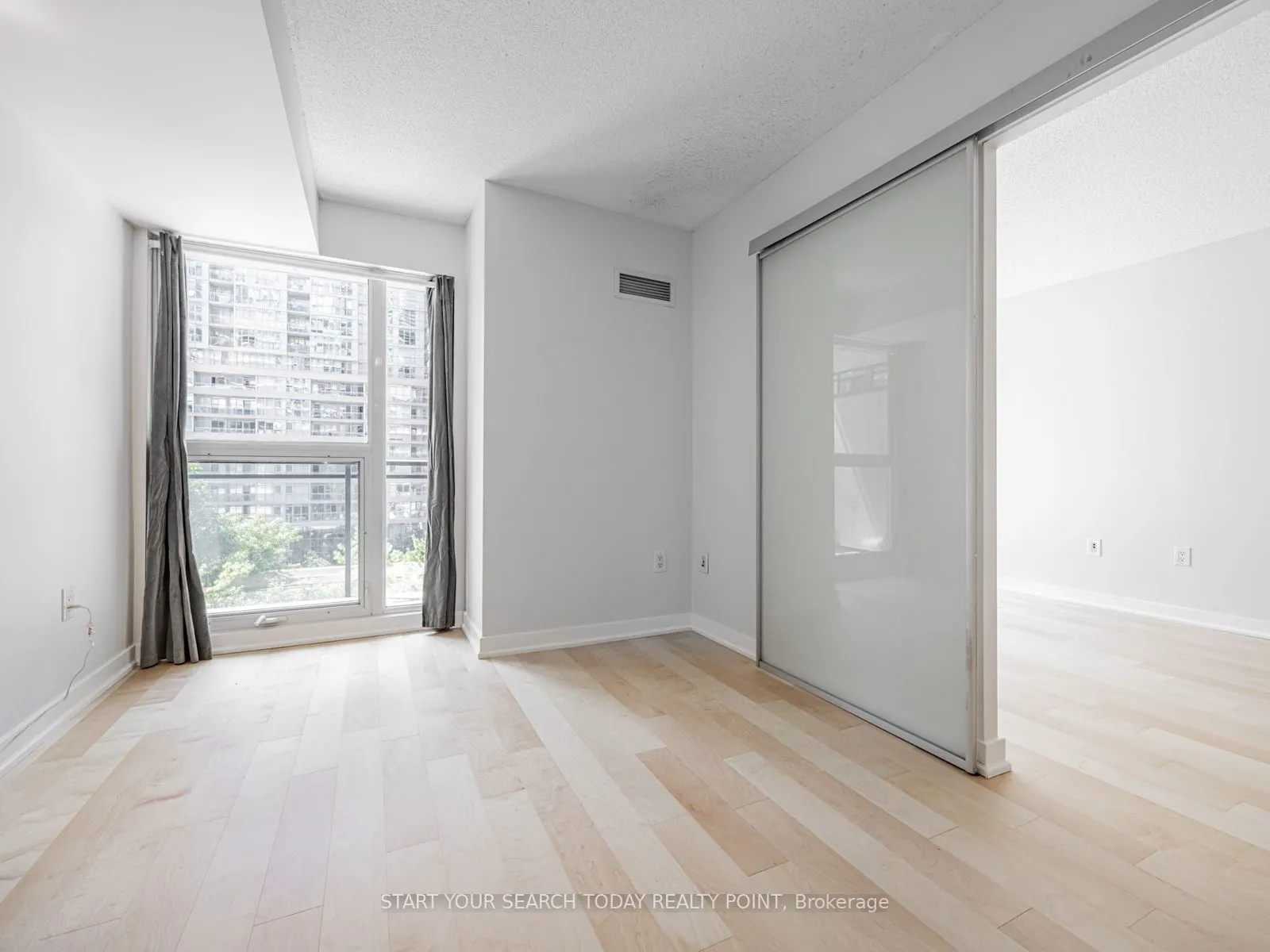 8 Telegram Mews, #628