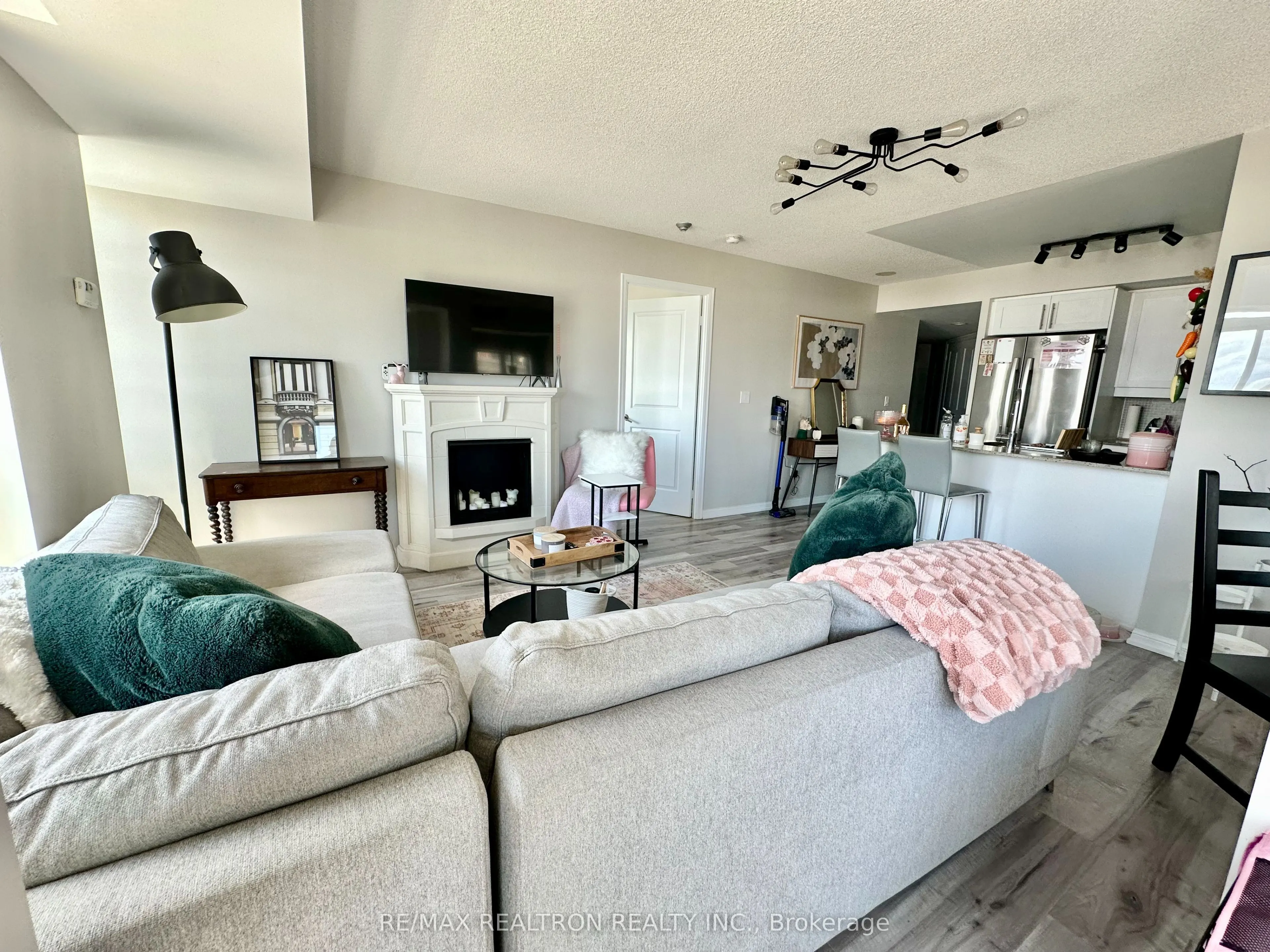 85 East Liberty Street, #1006