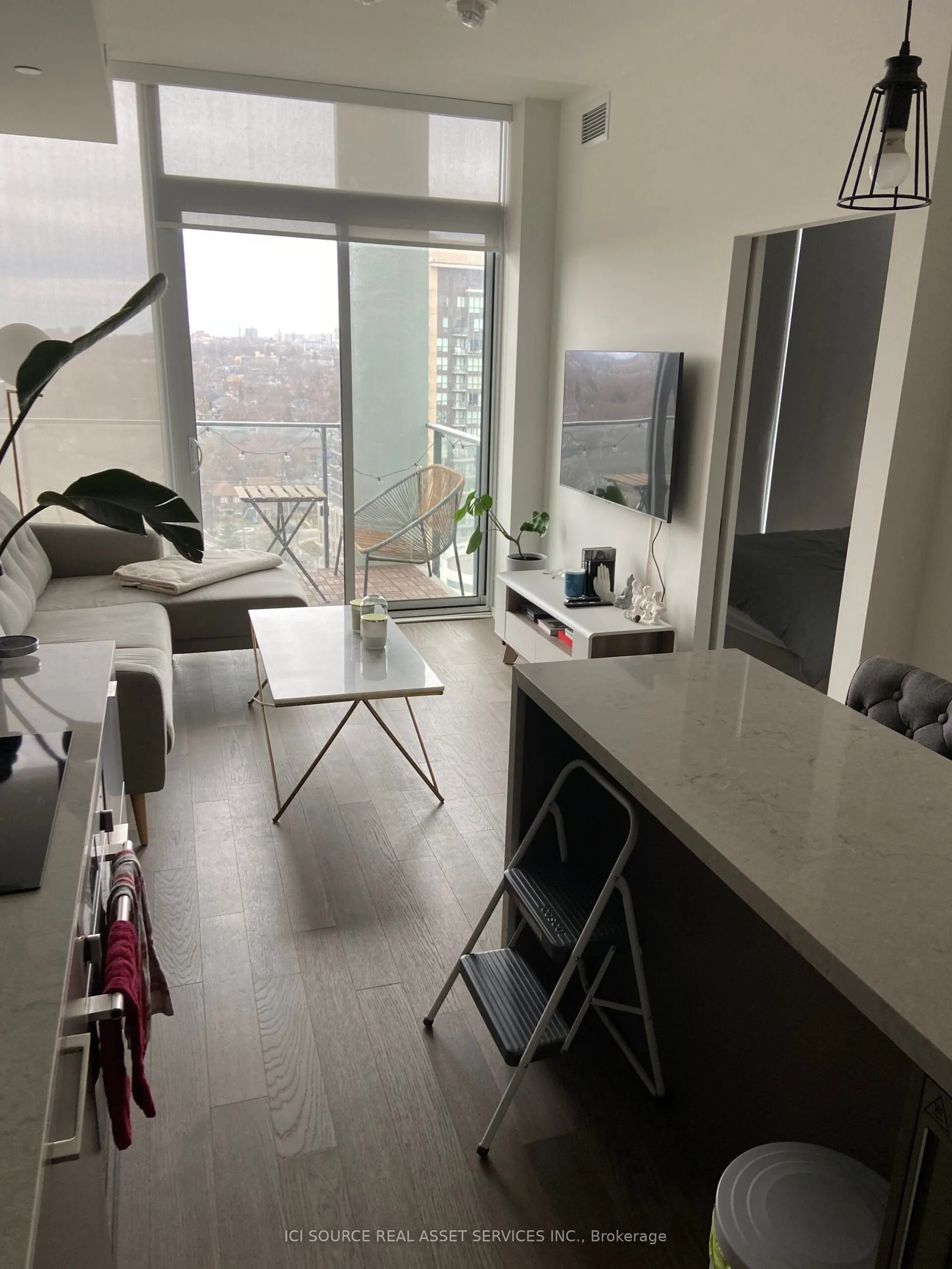 8 Hillsdale Avenue E, #1718