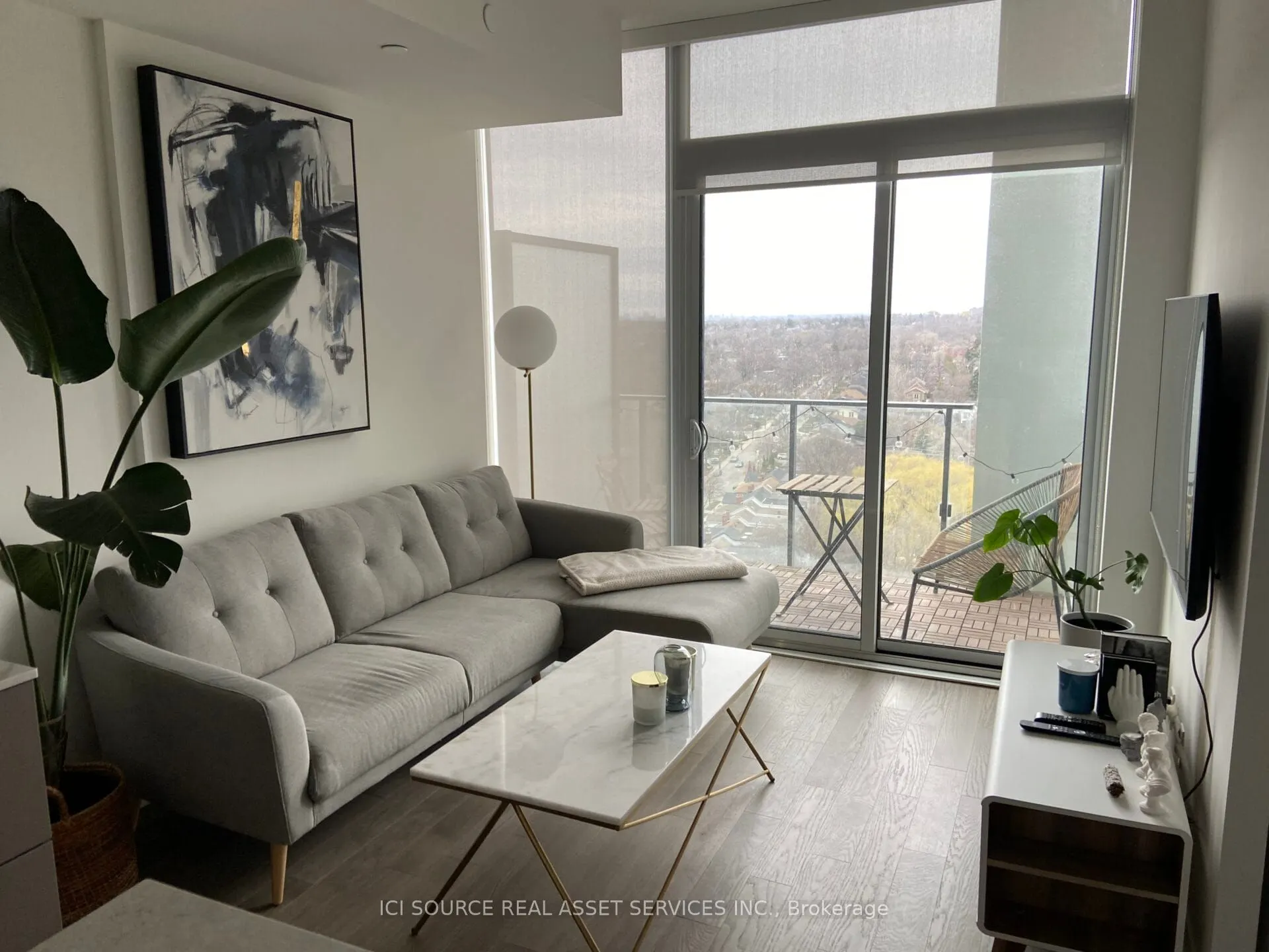 8 Hillsdale Avenue E, #1718