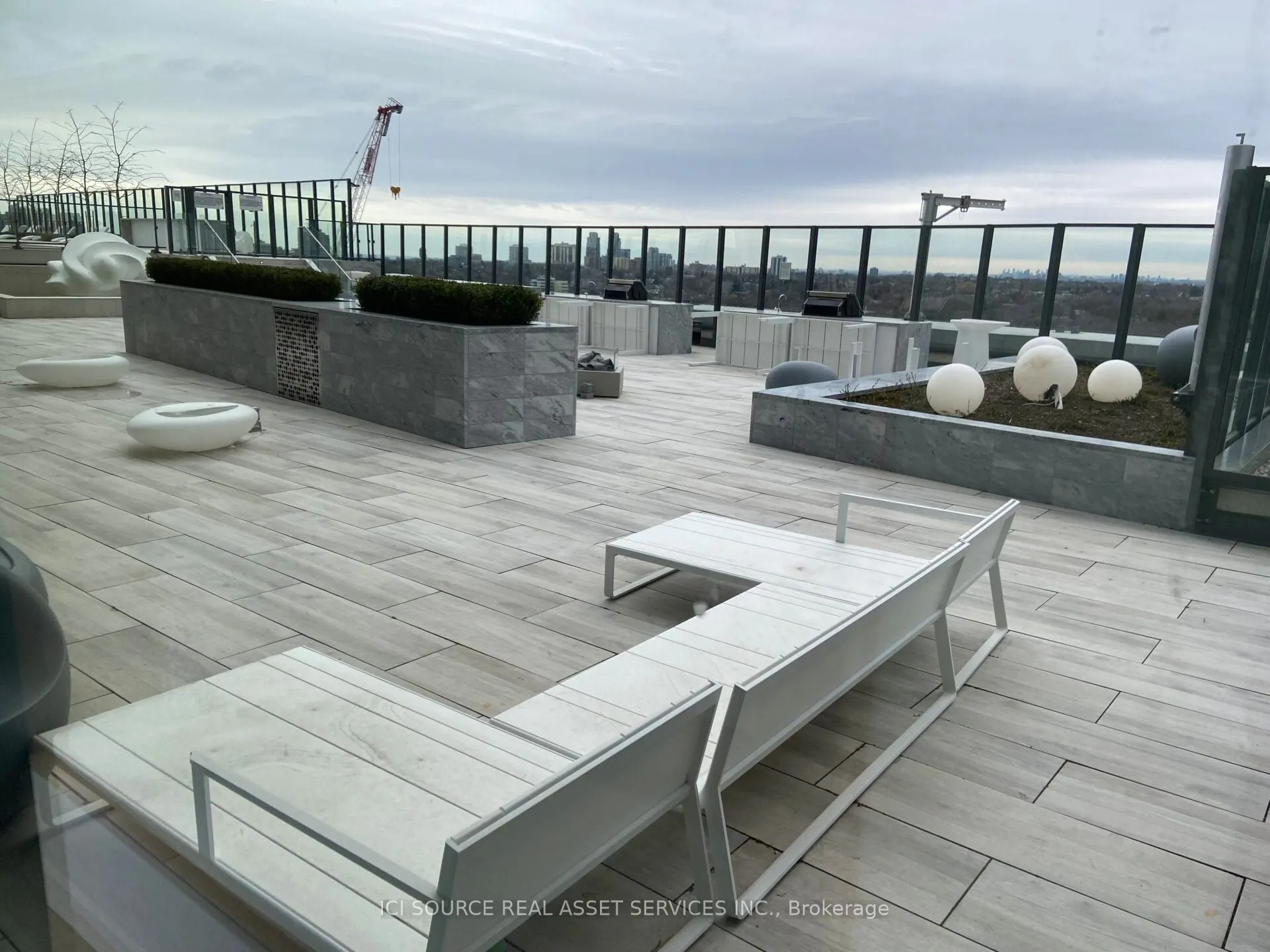 8 Hillsdale Avenue E, #1718