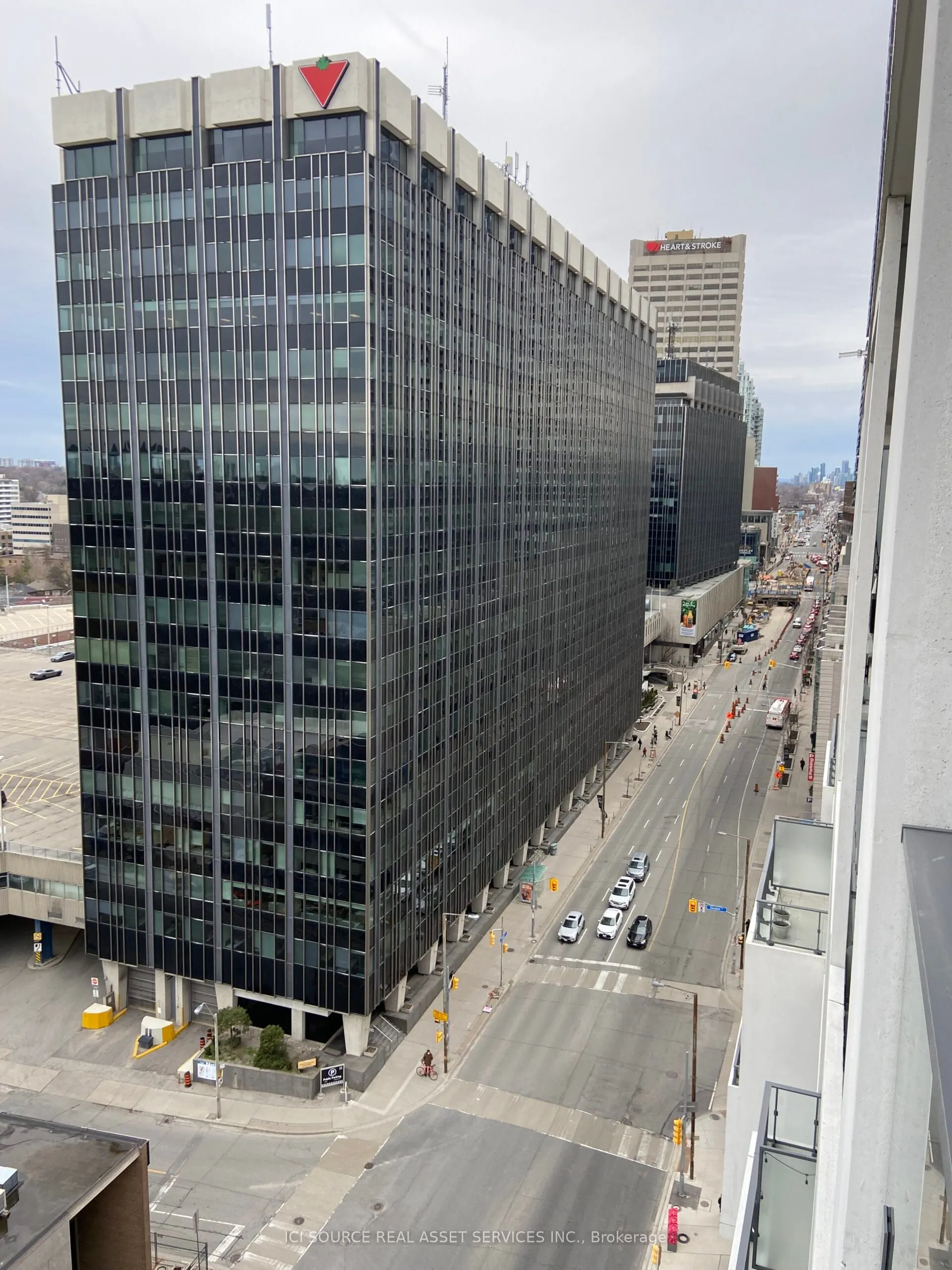 8 Hillsdale Avenue E, #1718
