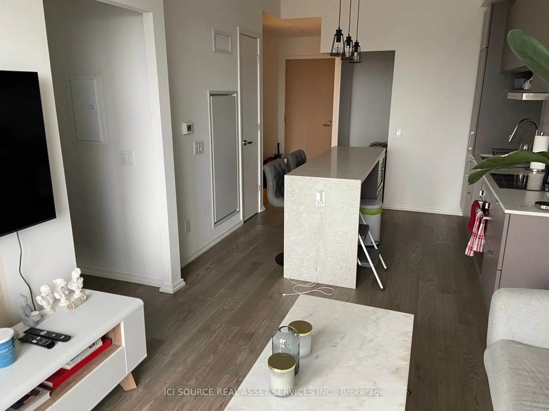 8 Hillsdale Avenue E, #1718