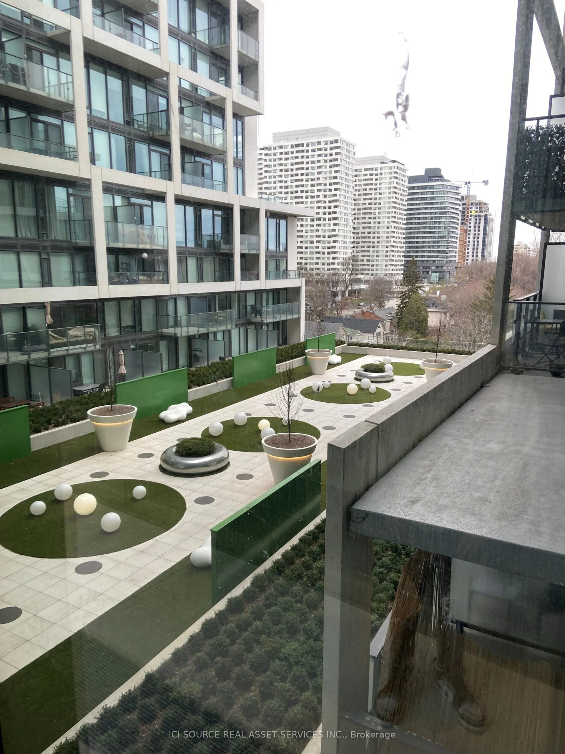 8 Hillsdale Avenue E, #1718