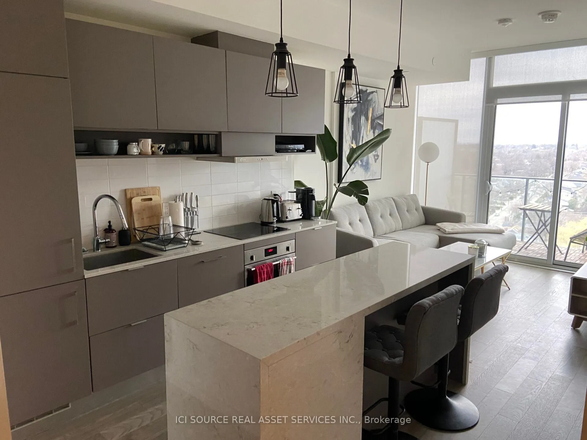 8 Hillsdale Avenue E, #1718