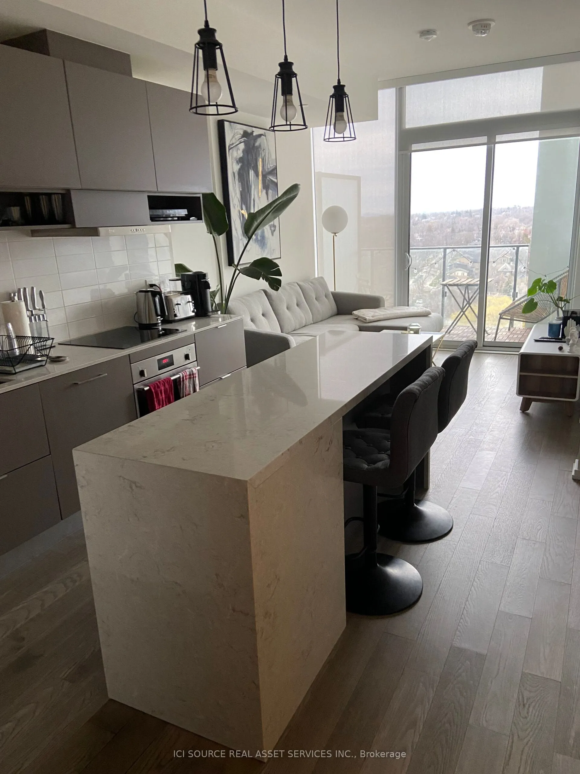 8 Hillsdale Avenue E, #1718