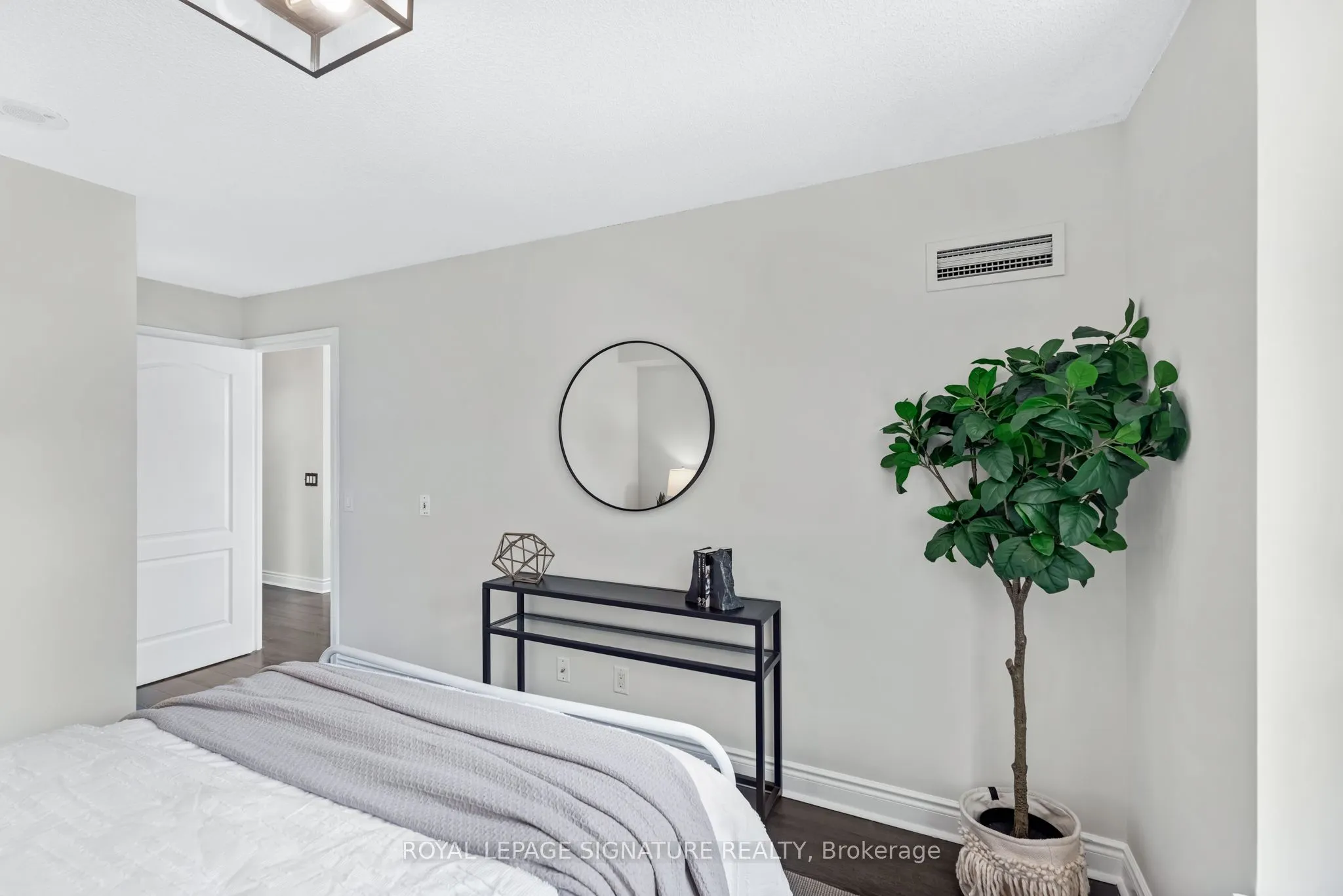 1103 Leslie Street, #403