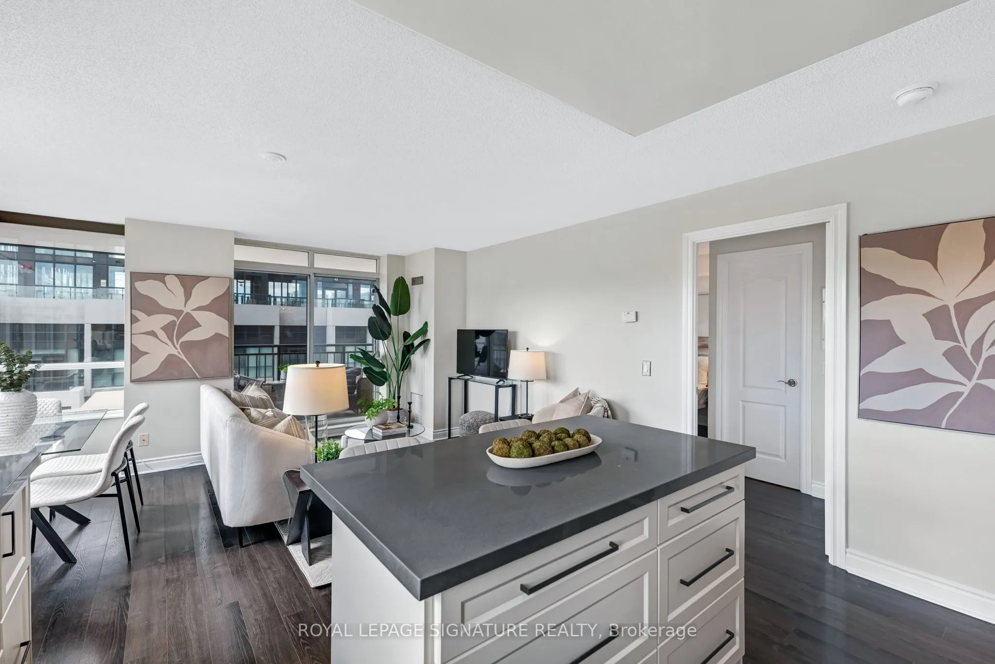 1103 Leslie Street, #403