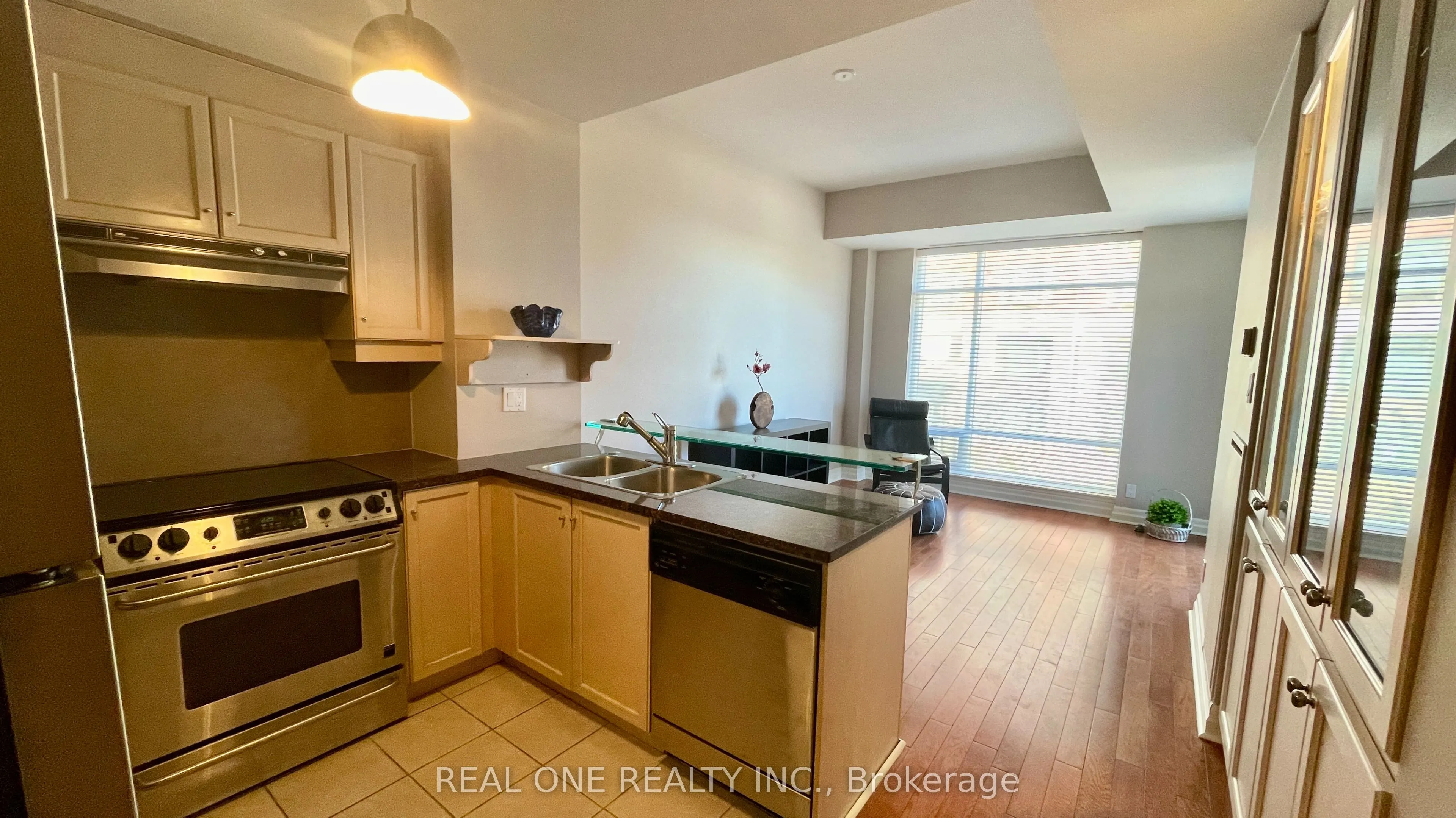 500 Queens Quay W, #105W