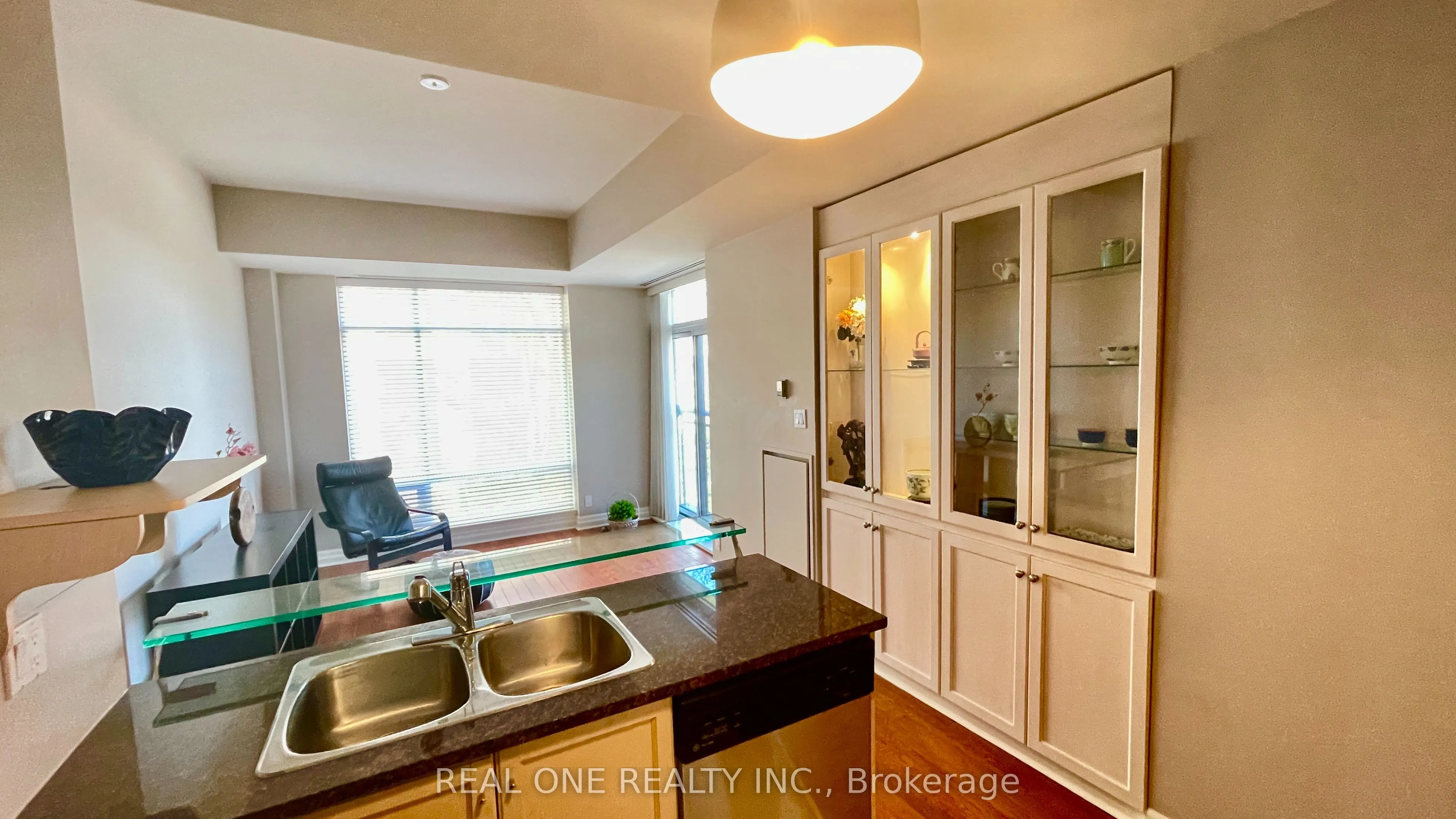 500 Queens Quay W, #105W