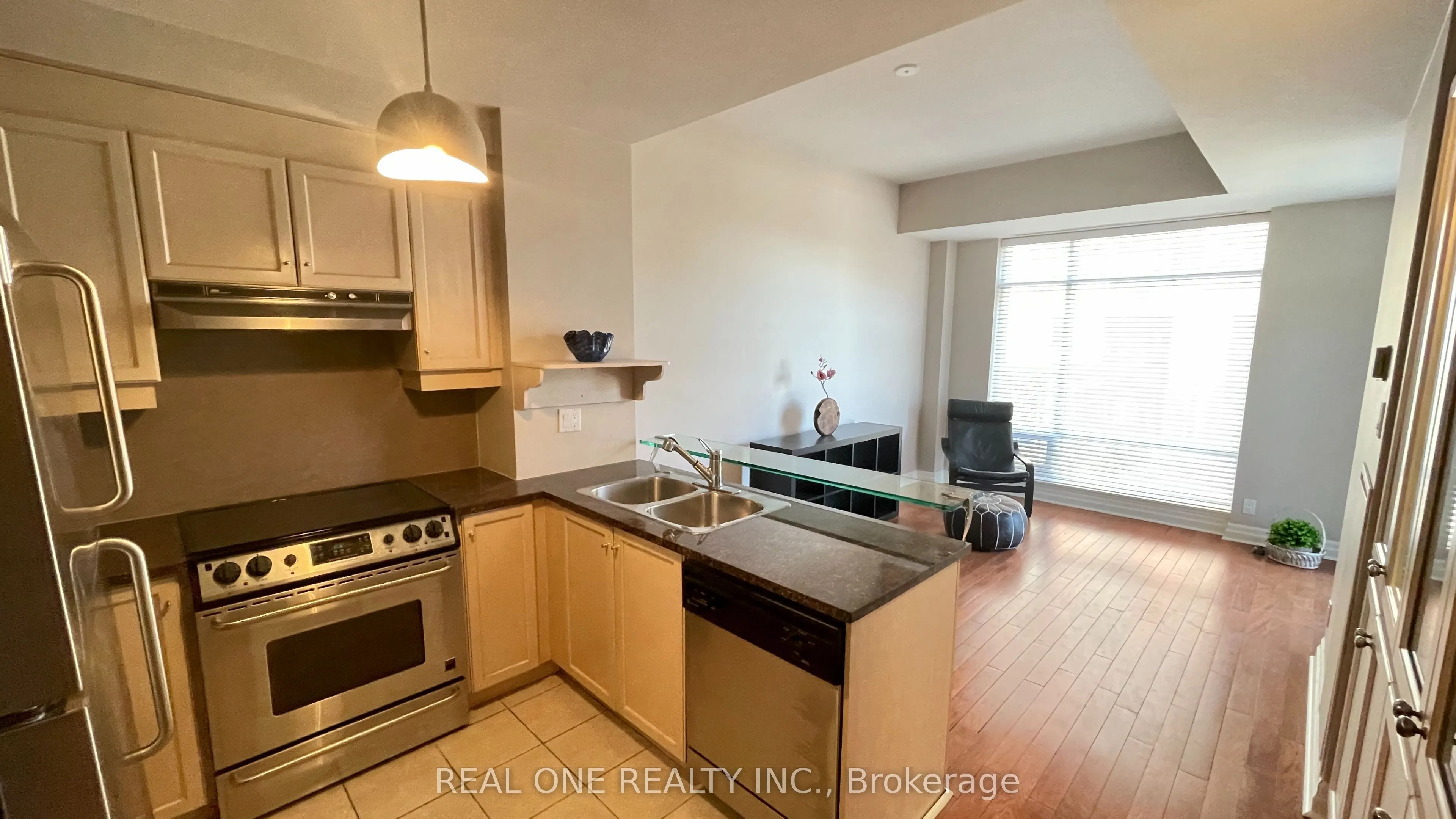 500 Queens Quay W, #105W