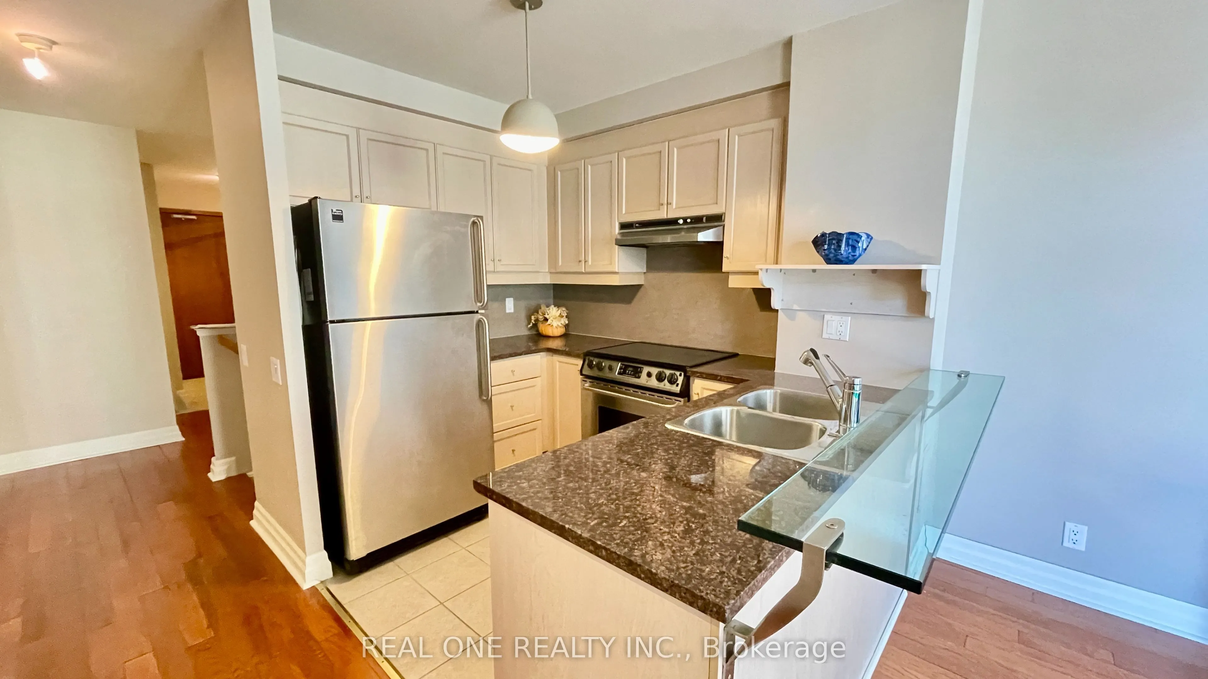 500 Queens Quay W, #105W