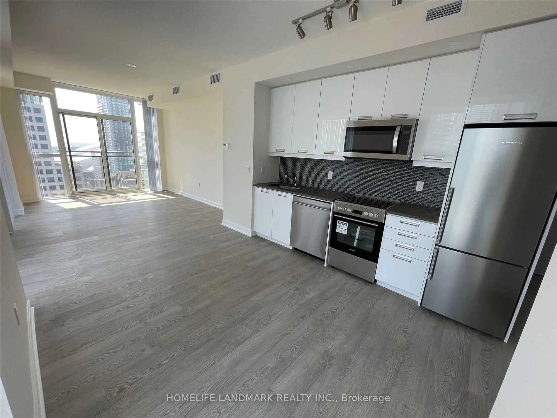 99 John Street, #2701