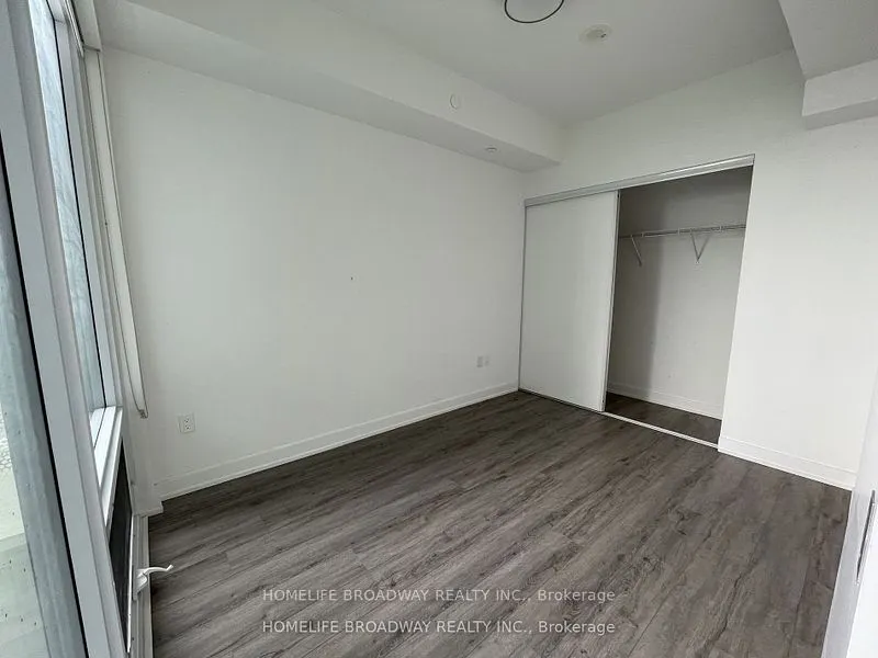 15 Queens Quay E, #210